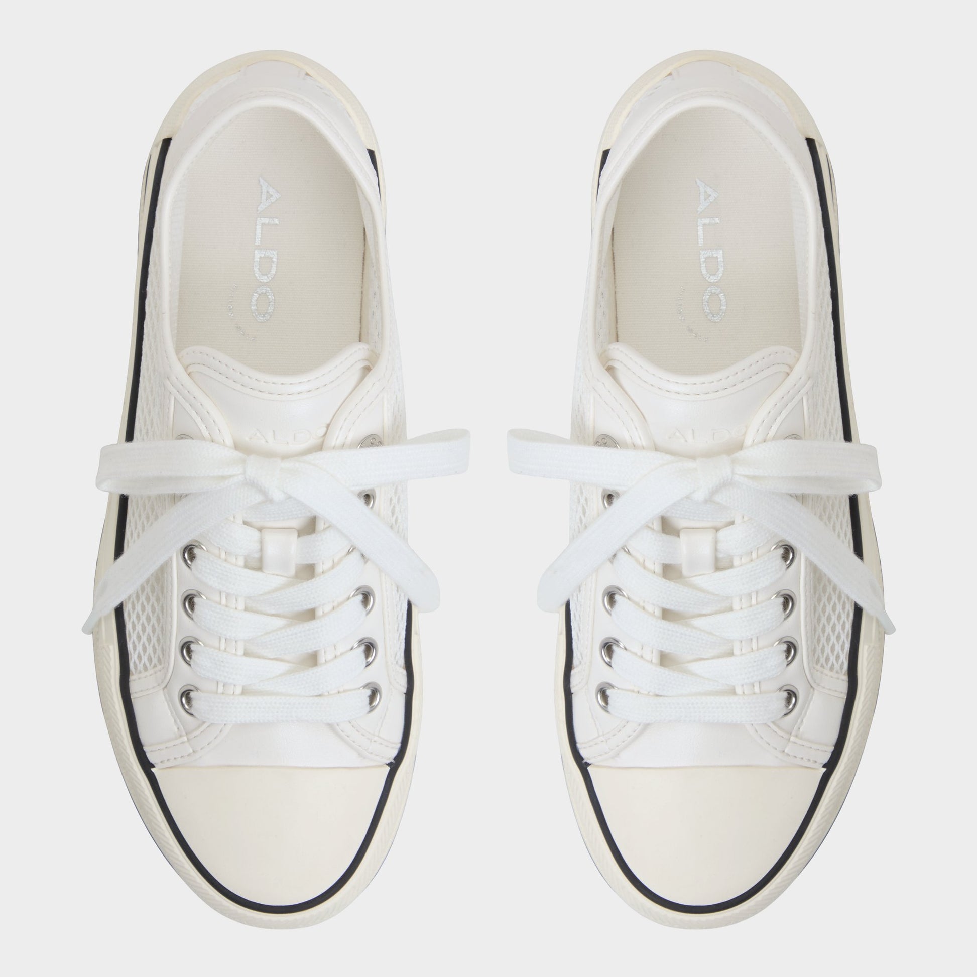 Top-down view of the White Rayes Low top sneaker