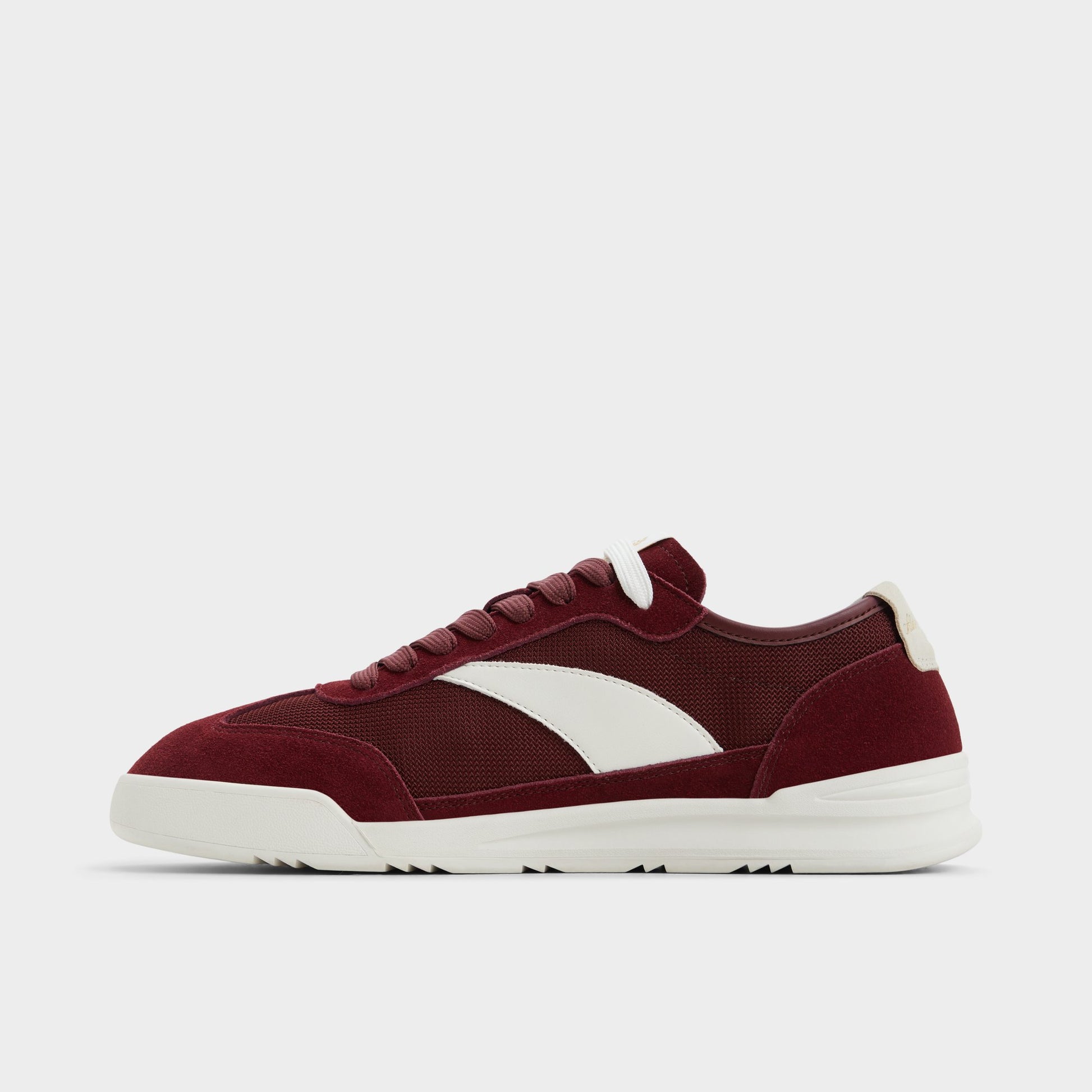 Side view of Burgundy Clubmtl Low top sneaker