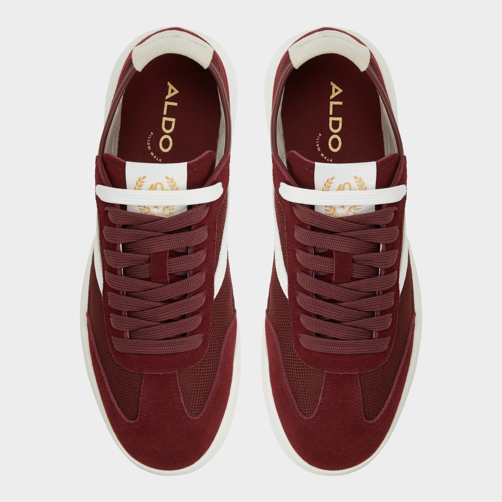 Top-down view of the Burgundy Clubmtl Low top sneaker