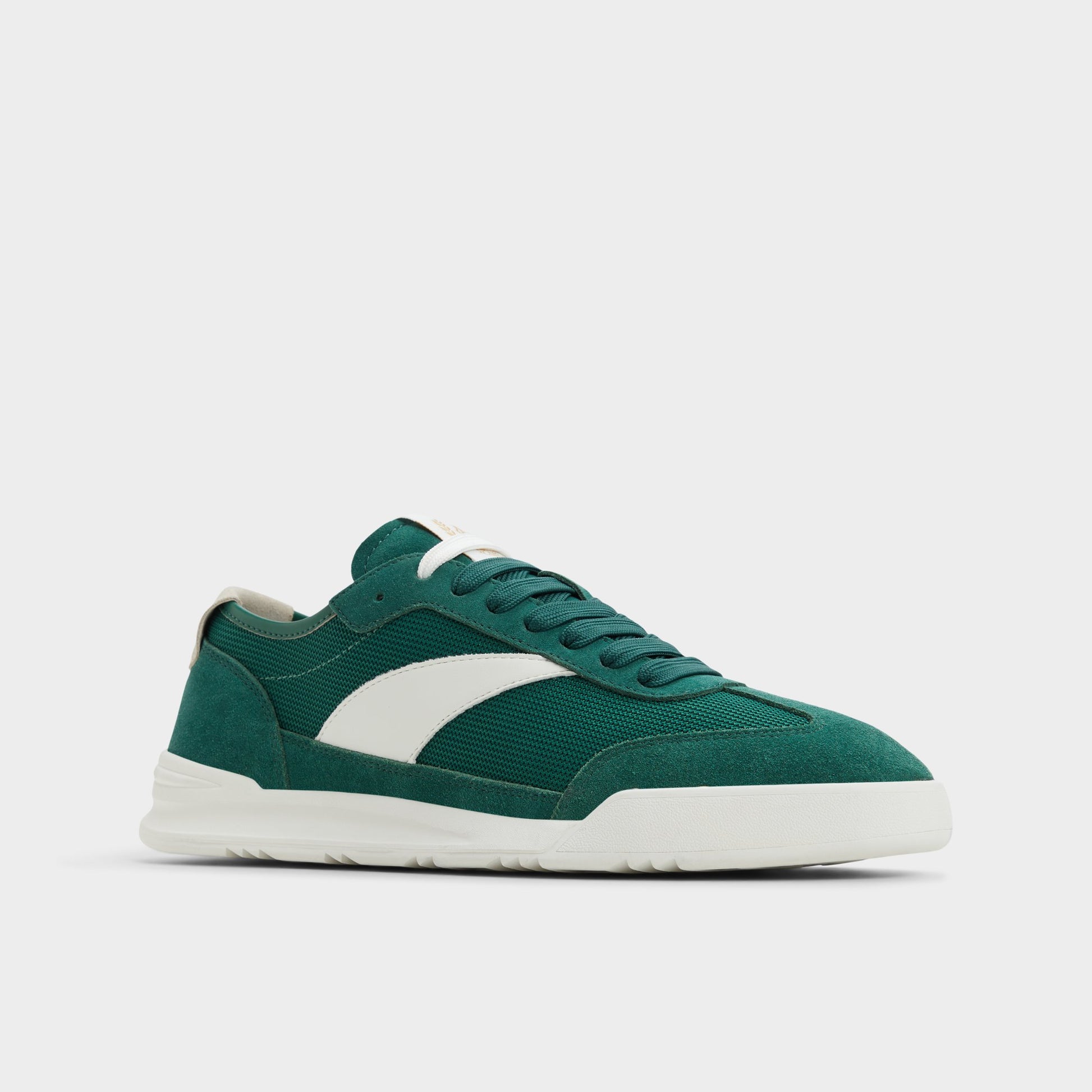 Three-quarter angle of Bright Green Clubmtl Low top sneaker's front side