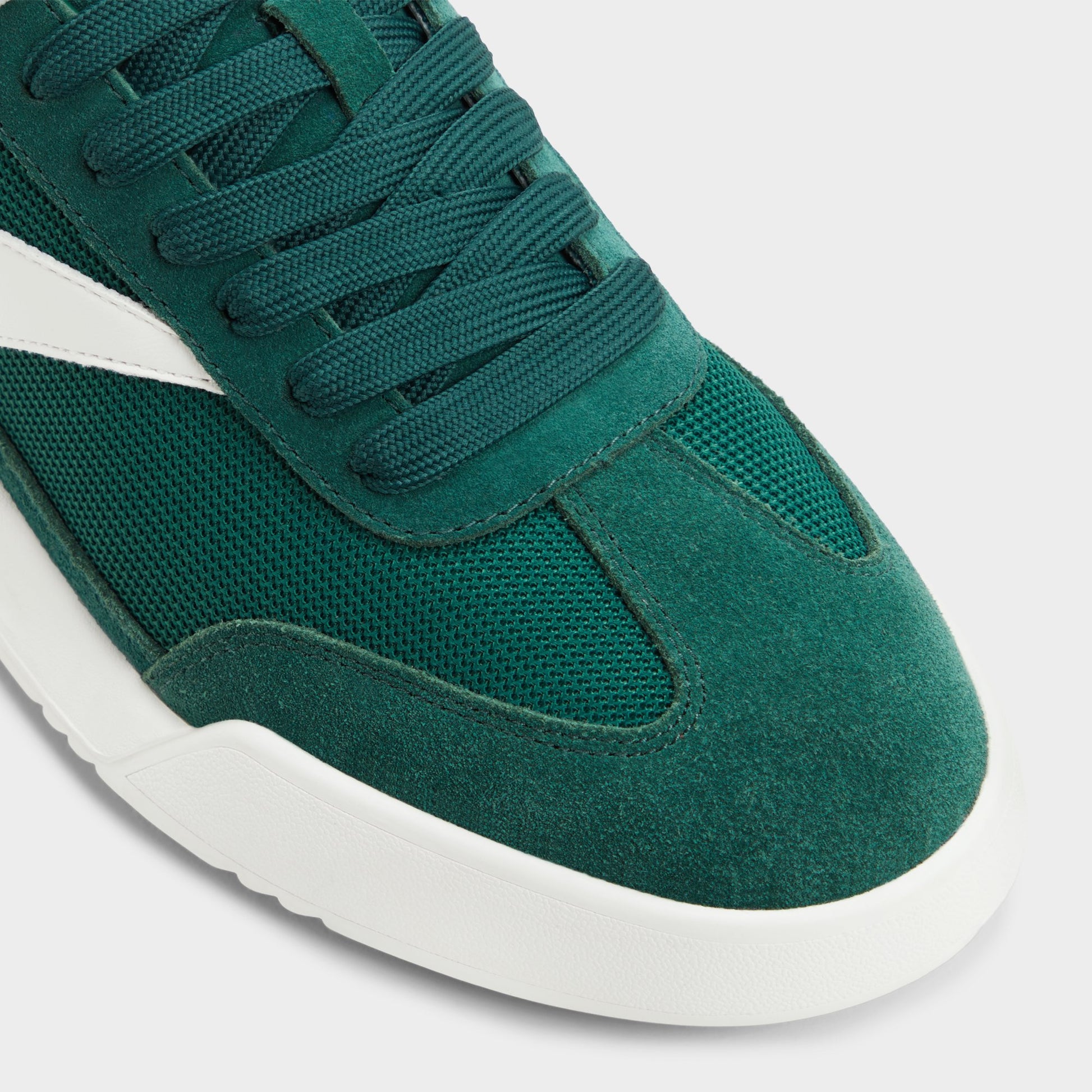 Close-up of the Bright Green Clubmtl Low top sneaker