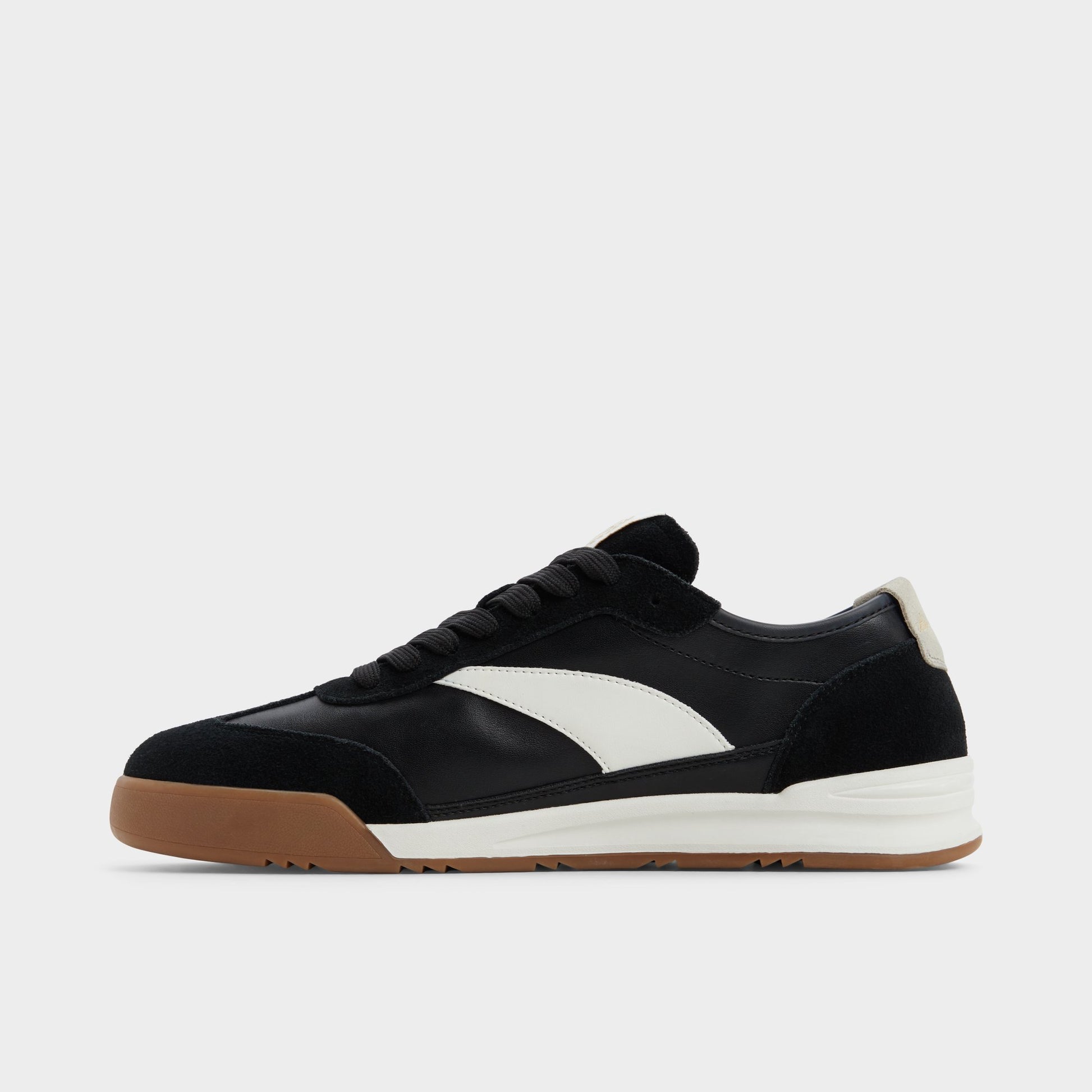 Side view of Black Clubmtl Low top sneaker