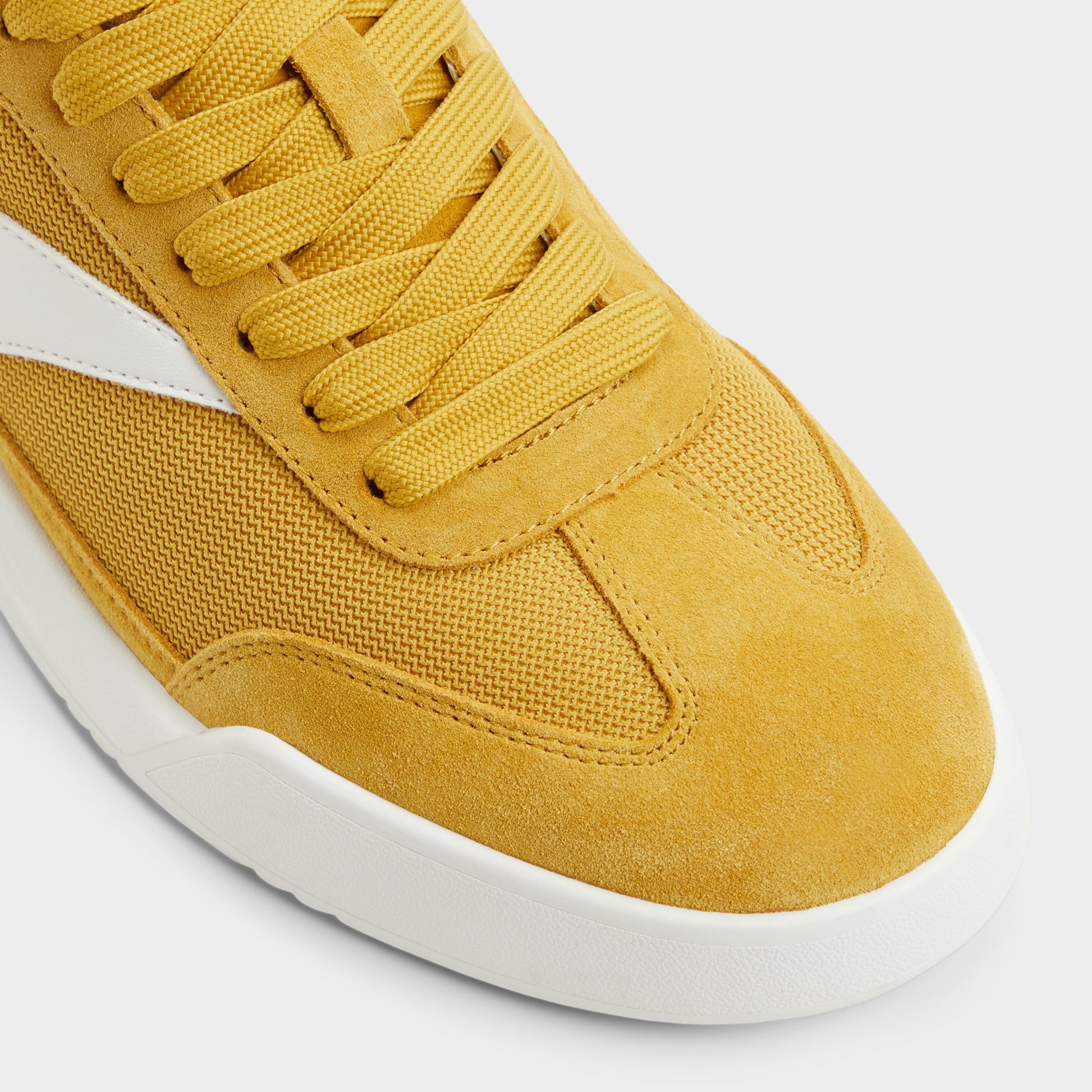 Close-up of the Medium Yellow Clubmtl Low top sneaker