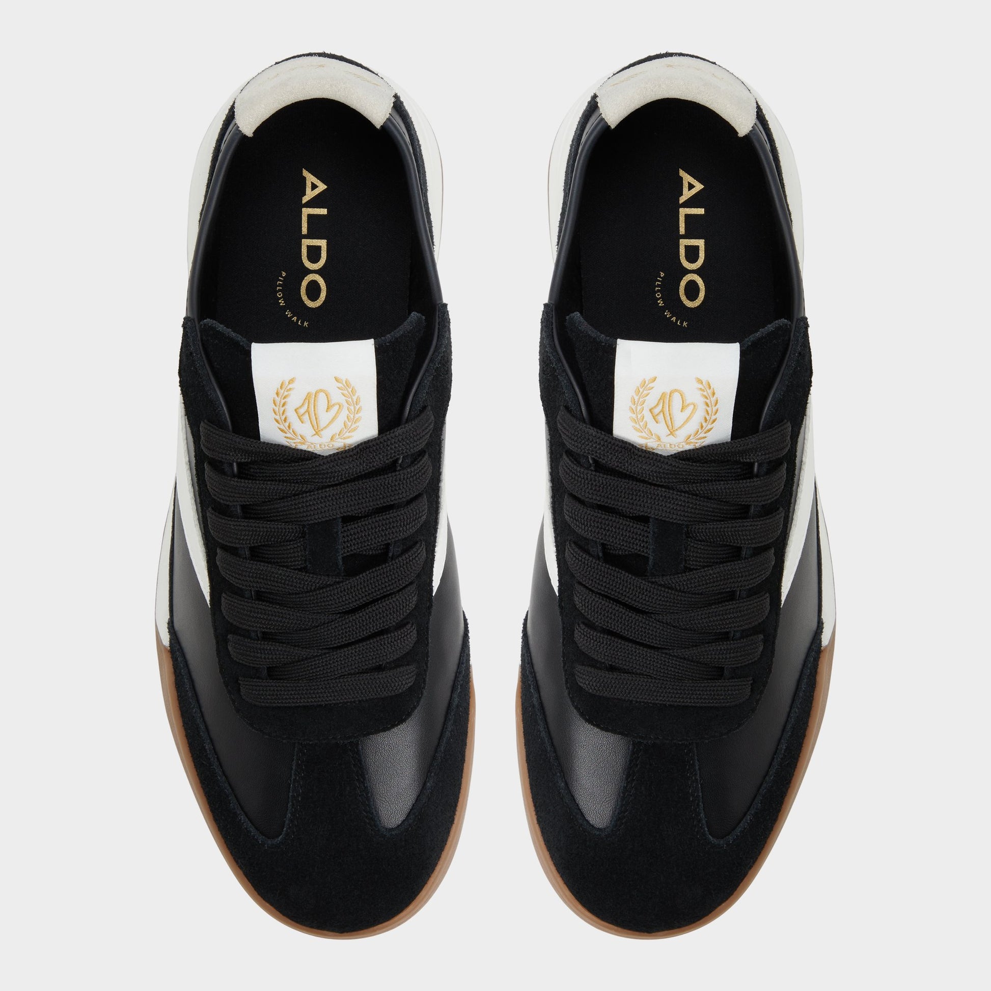 Vue de dessus de la Noir Clubmtl Sneaker bas