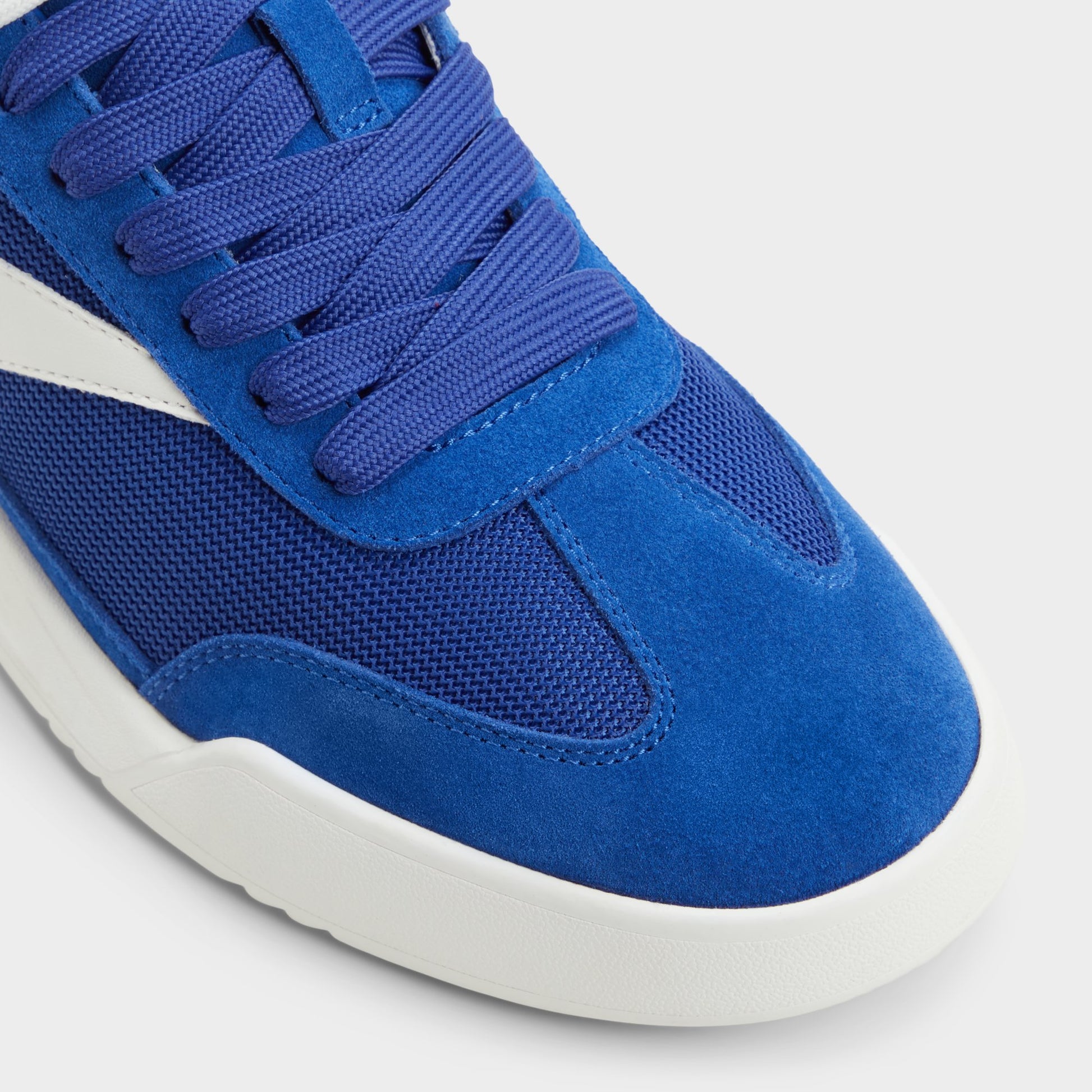 Gros plan de la Bleu Vif Clubmtl Sneaker bas