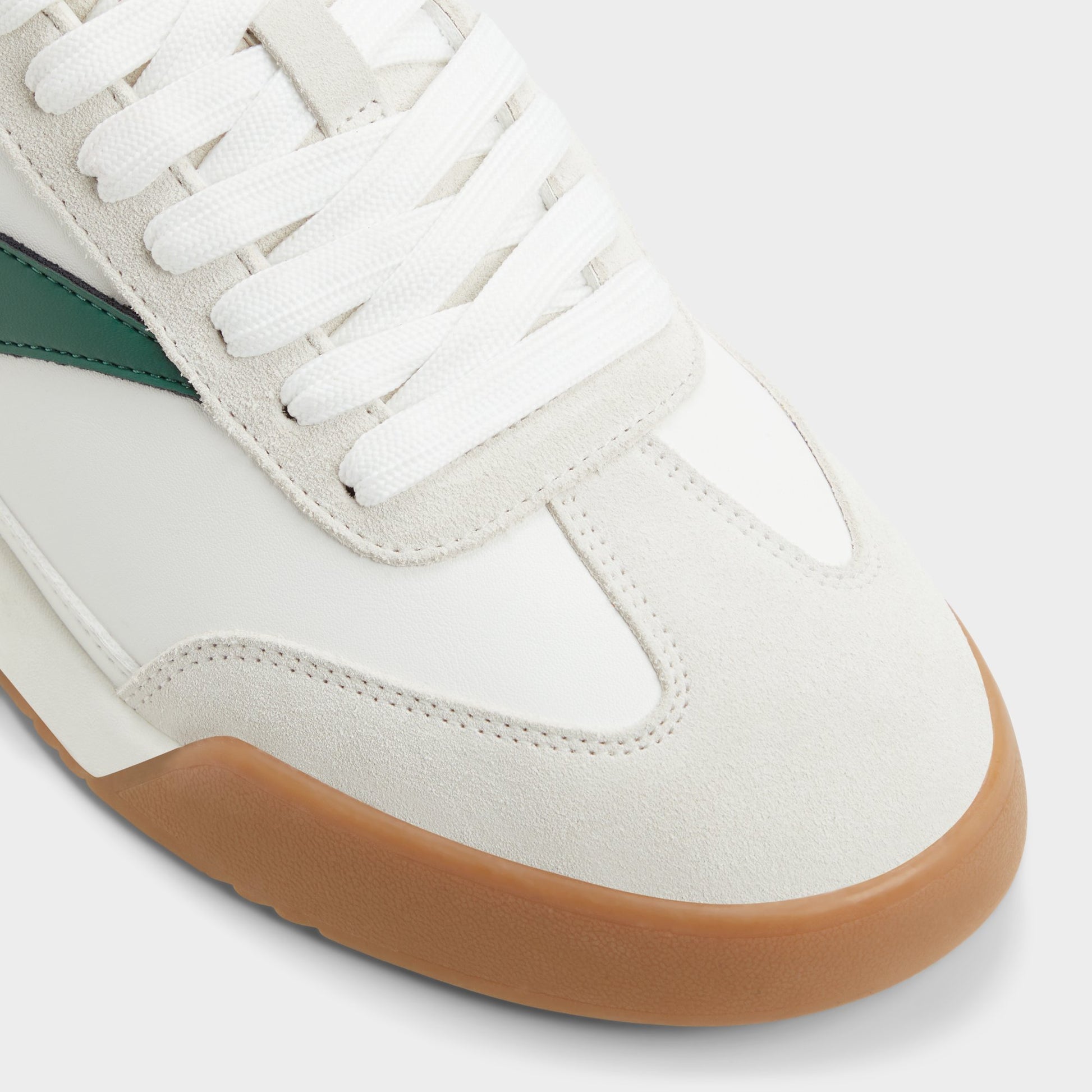 Close-up of the White Combo Clubmtl Low top sneaker