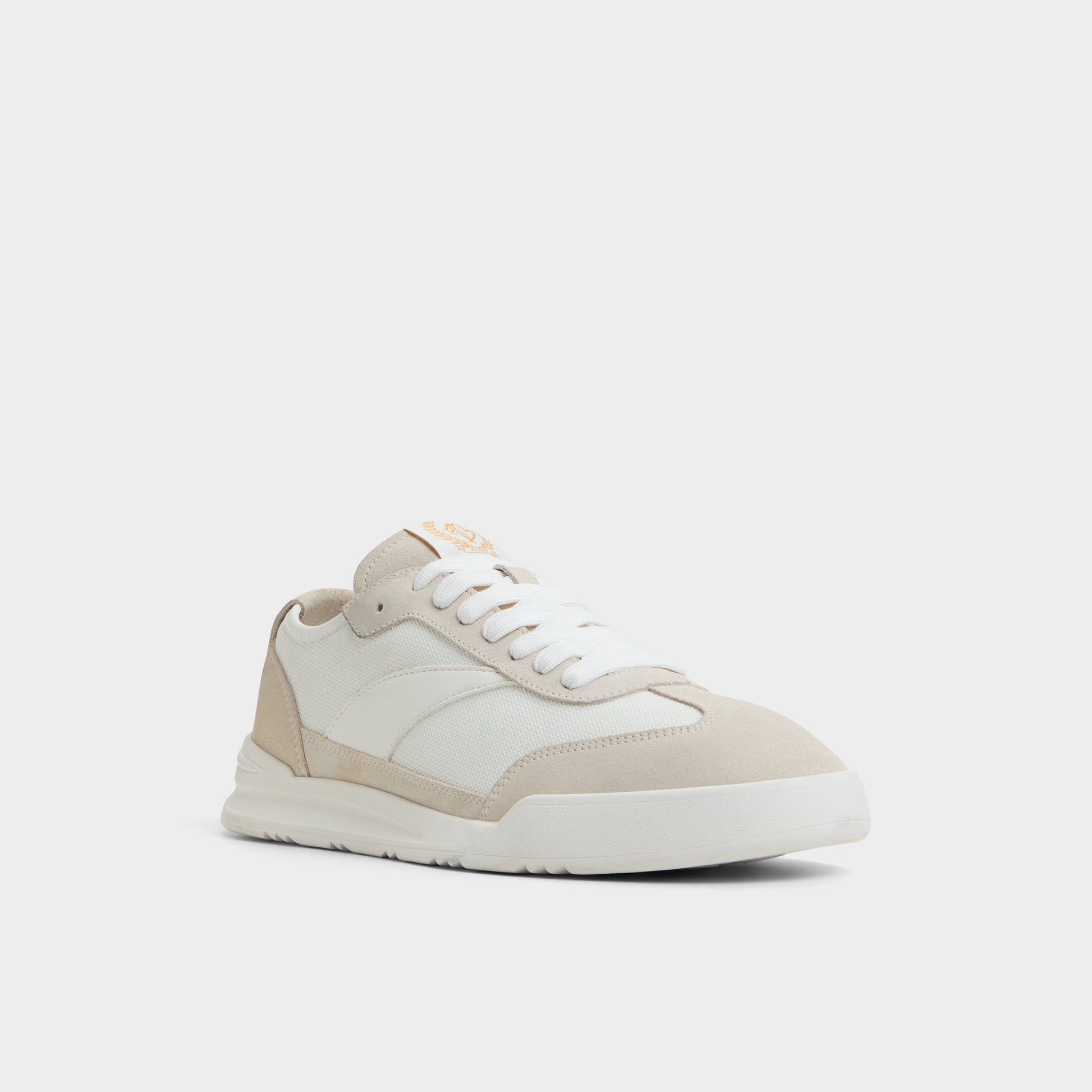 Three-quarter angle of White Clubmtl Low top sneaker's front side