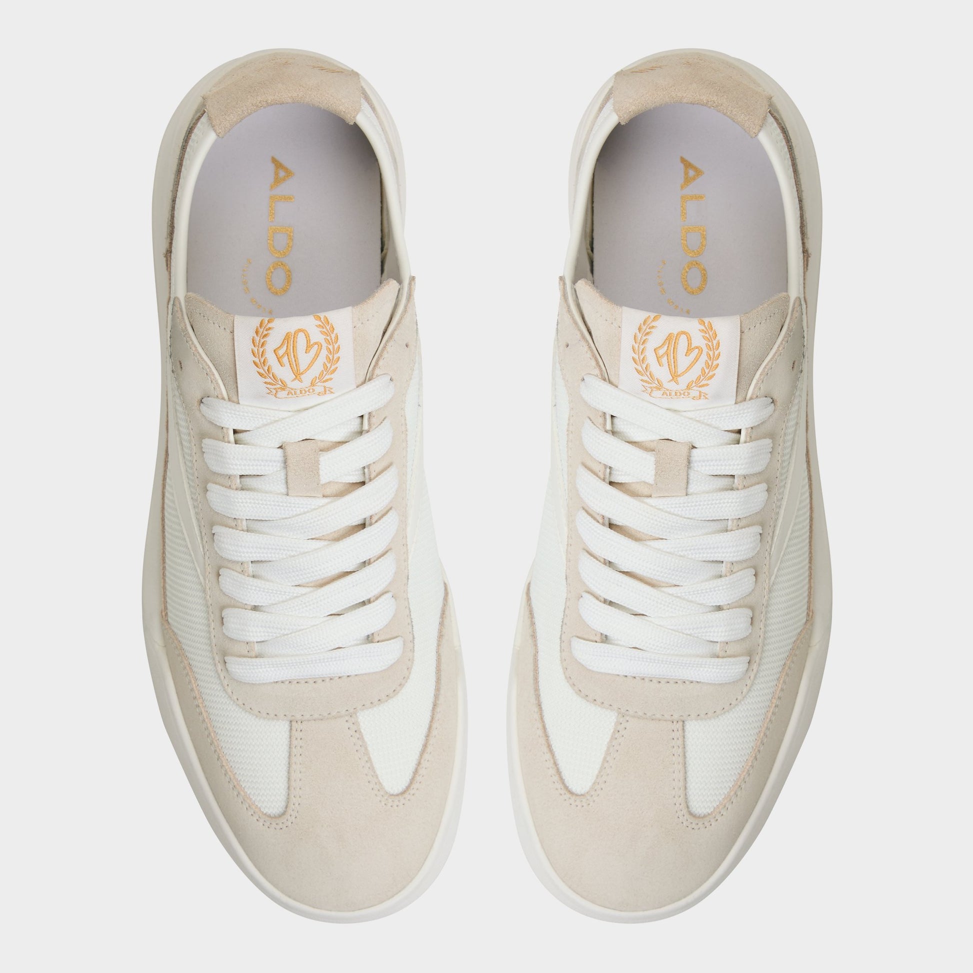 Top-down view of the White Clubmtl Low top sneaker