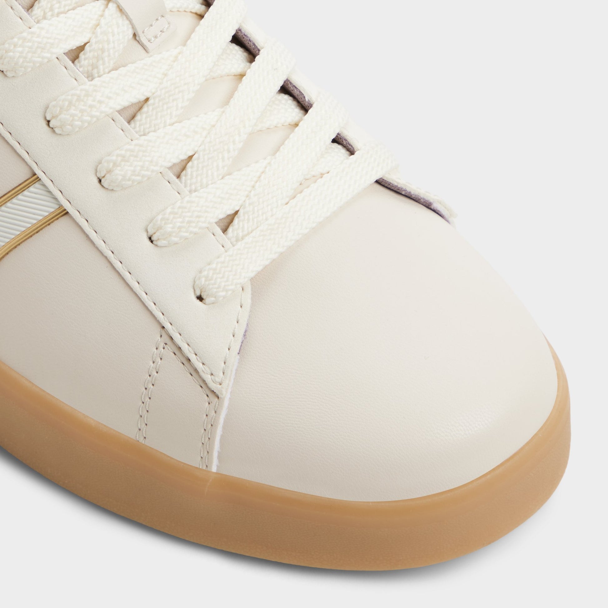 Close-up of the White Combo Dina Sami Men's low top sneaker