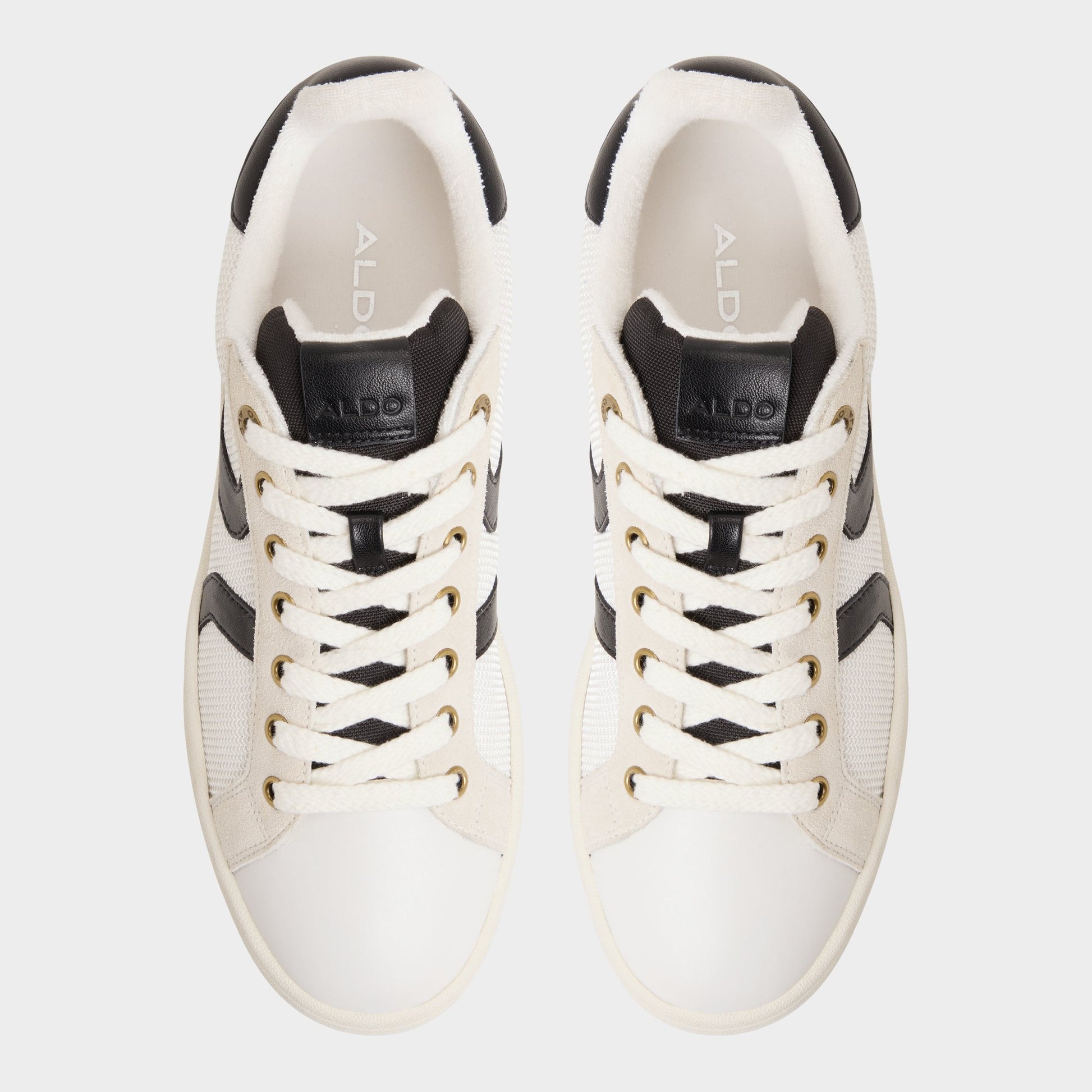 Top-down view of the White Retrokicks Low top sneaker