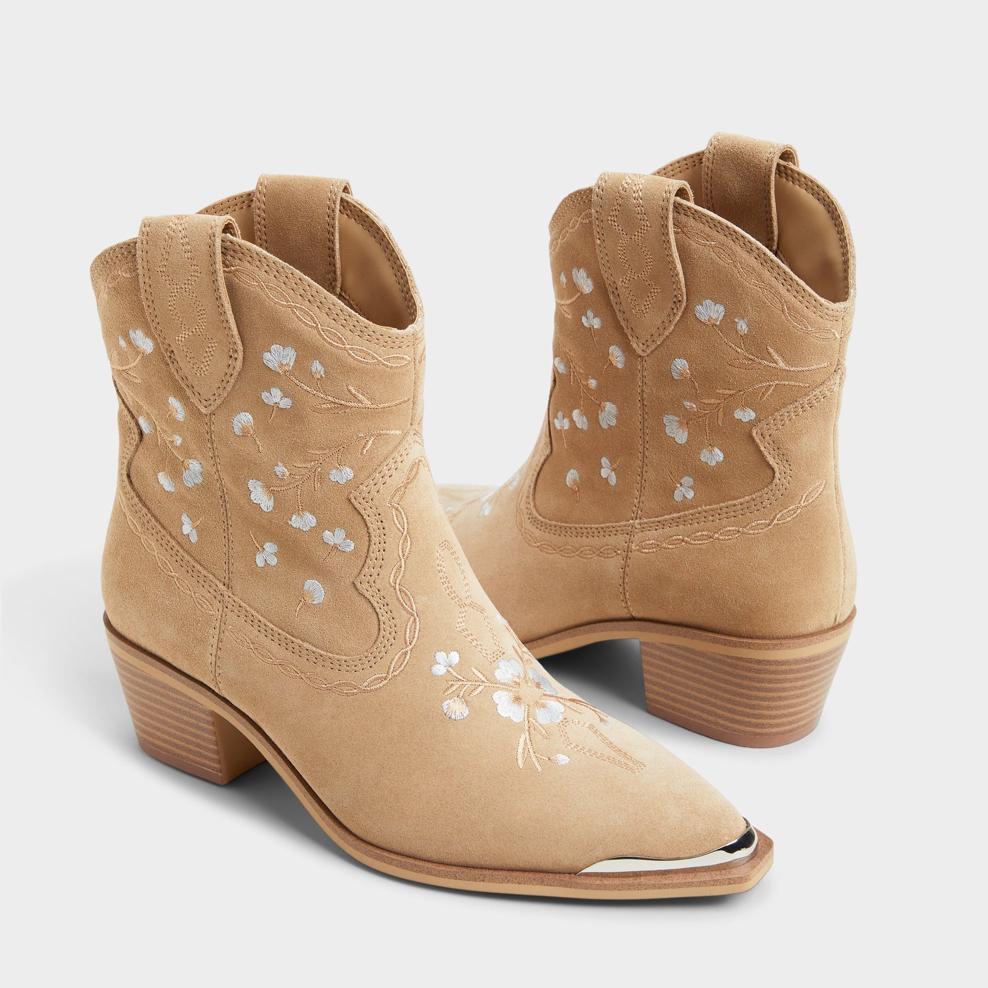Highlighted view of a pair of Beige Valley Western boots