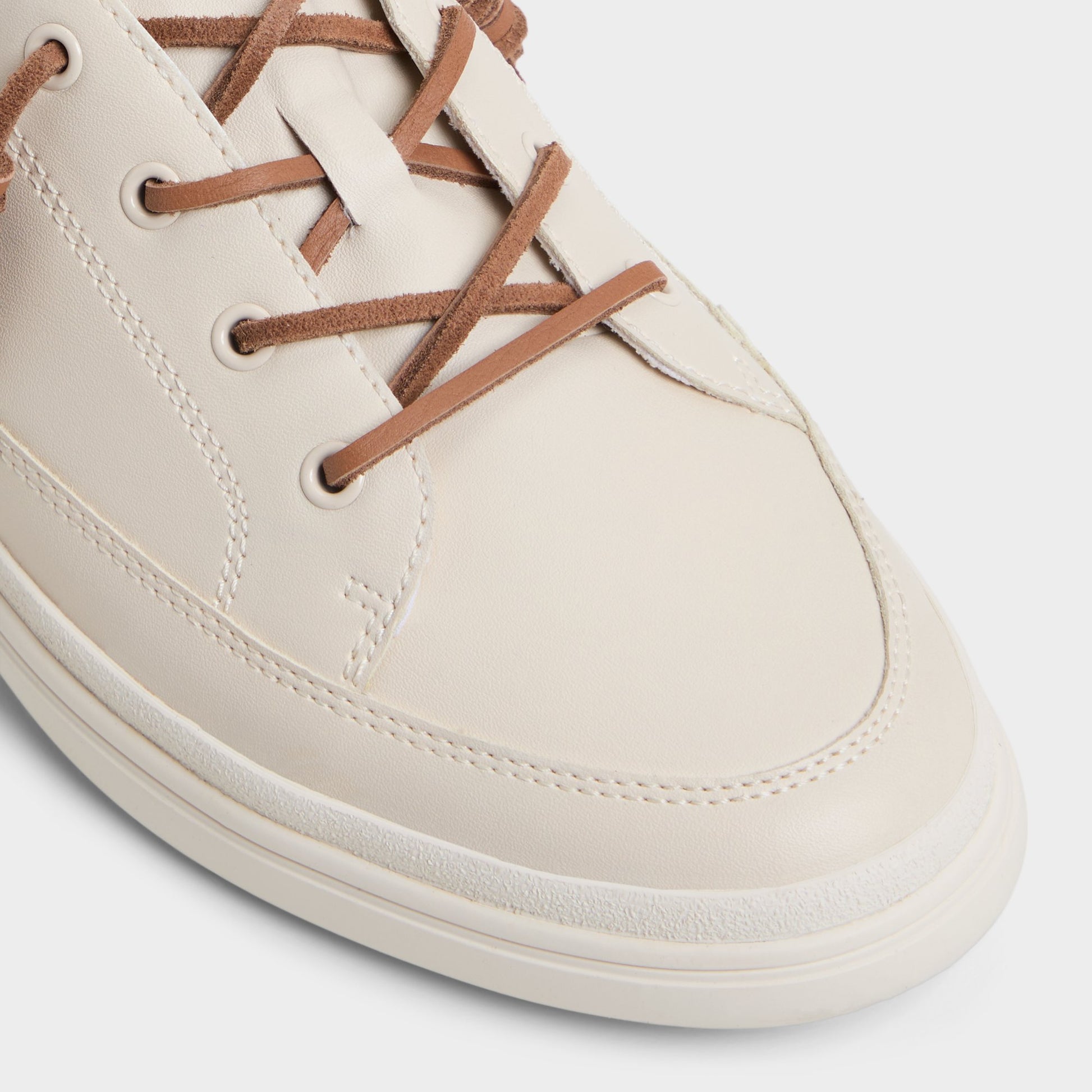 Close-up of the White/Bone Tristin Low top sneaker