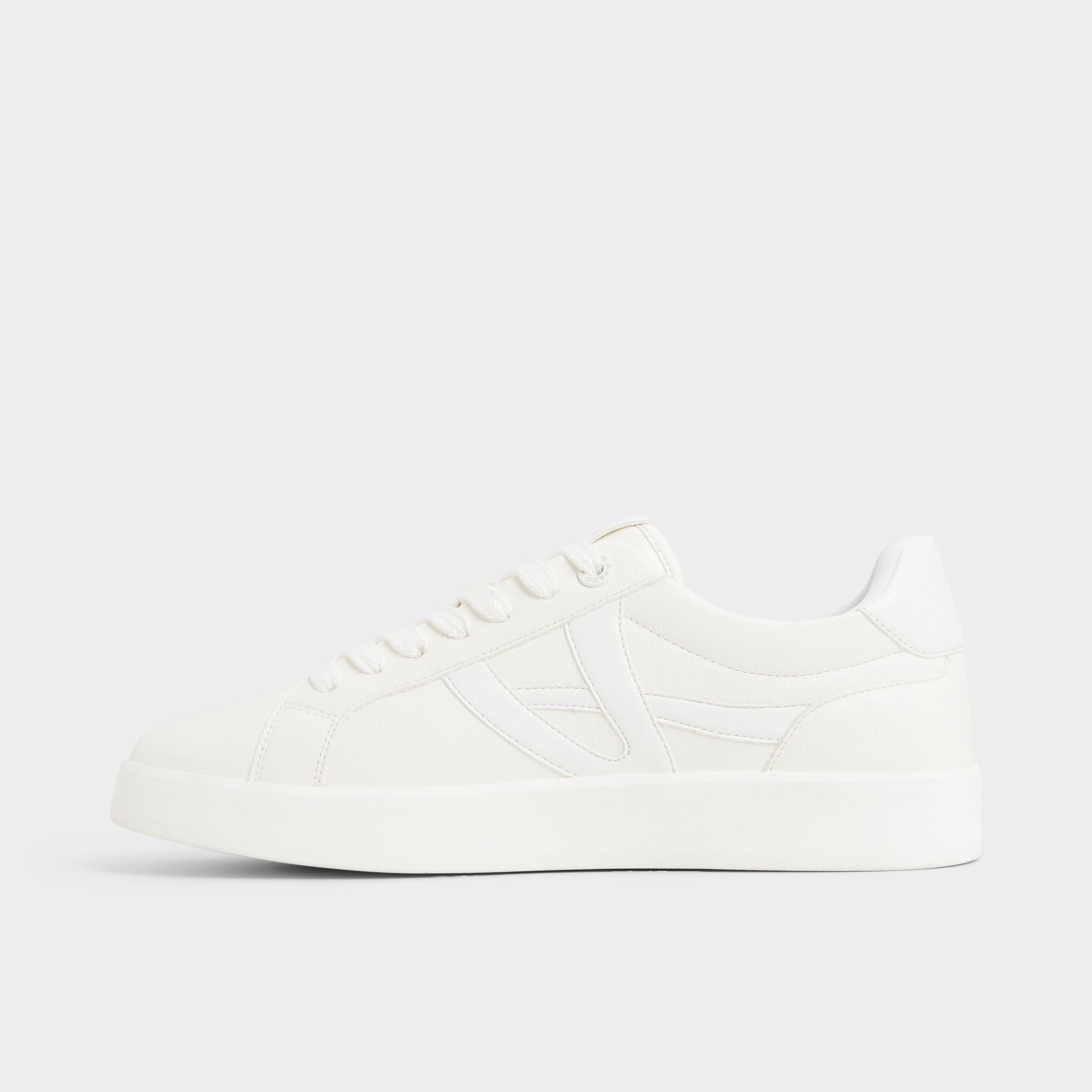 Side view of Bone Mtl1972snkr-m Low top sneaker