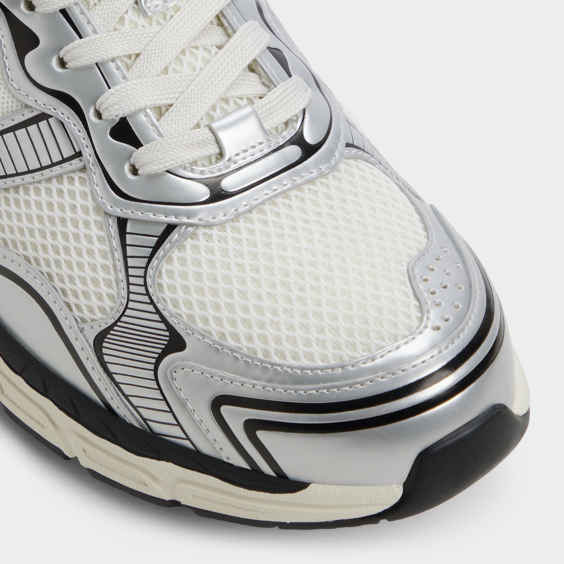 Close-up of the White Blade Low top sneaker