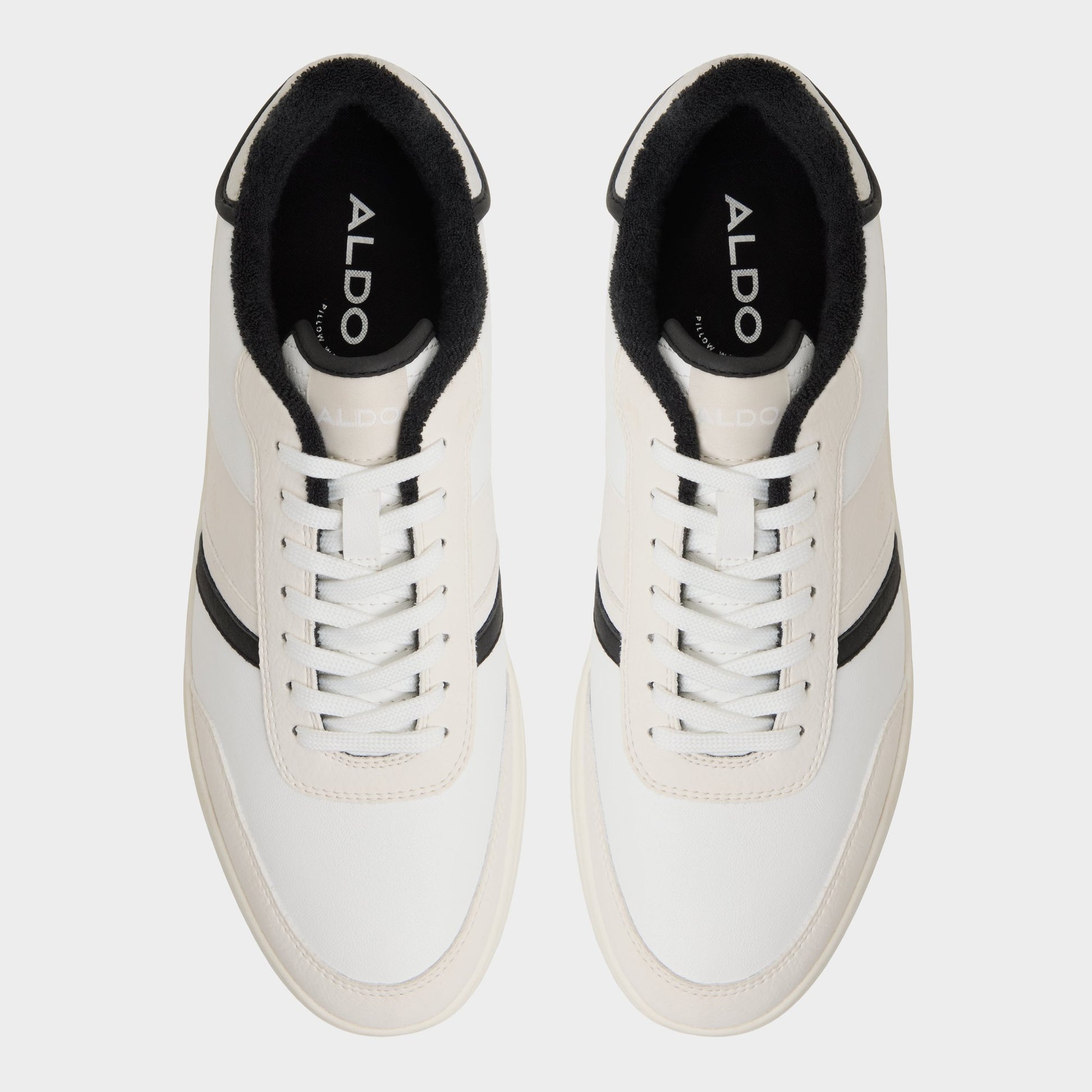 Top-down view of the White Freekick Low top sneaker