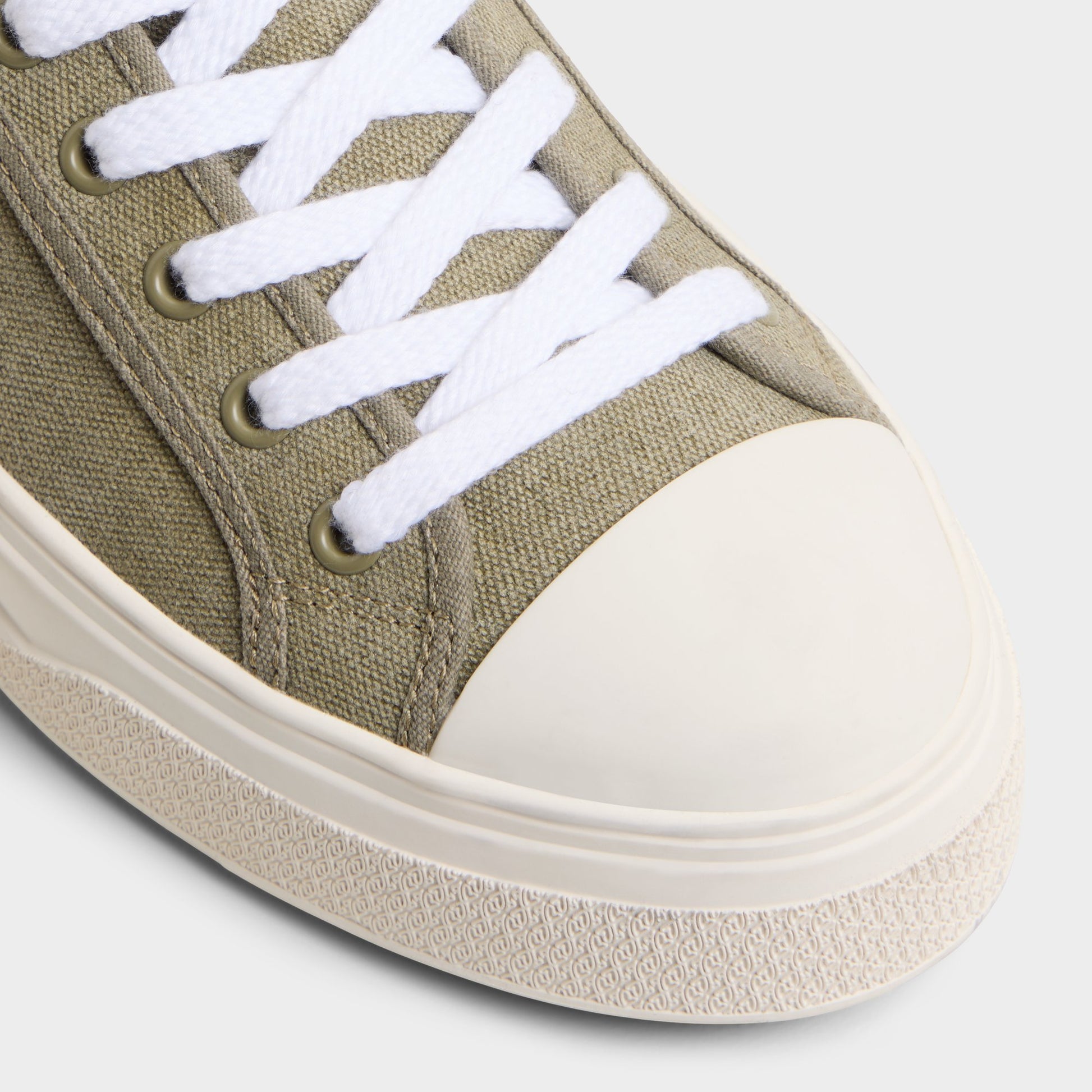Close-up of the Khaki Colin Low top sneaker