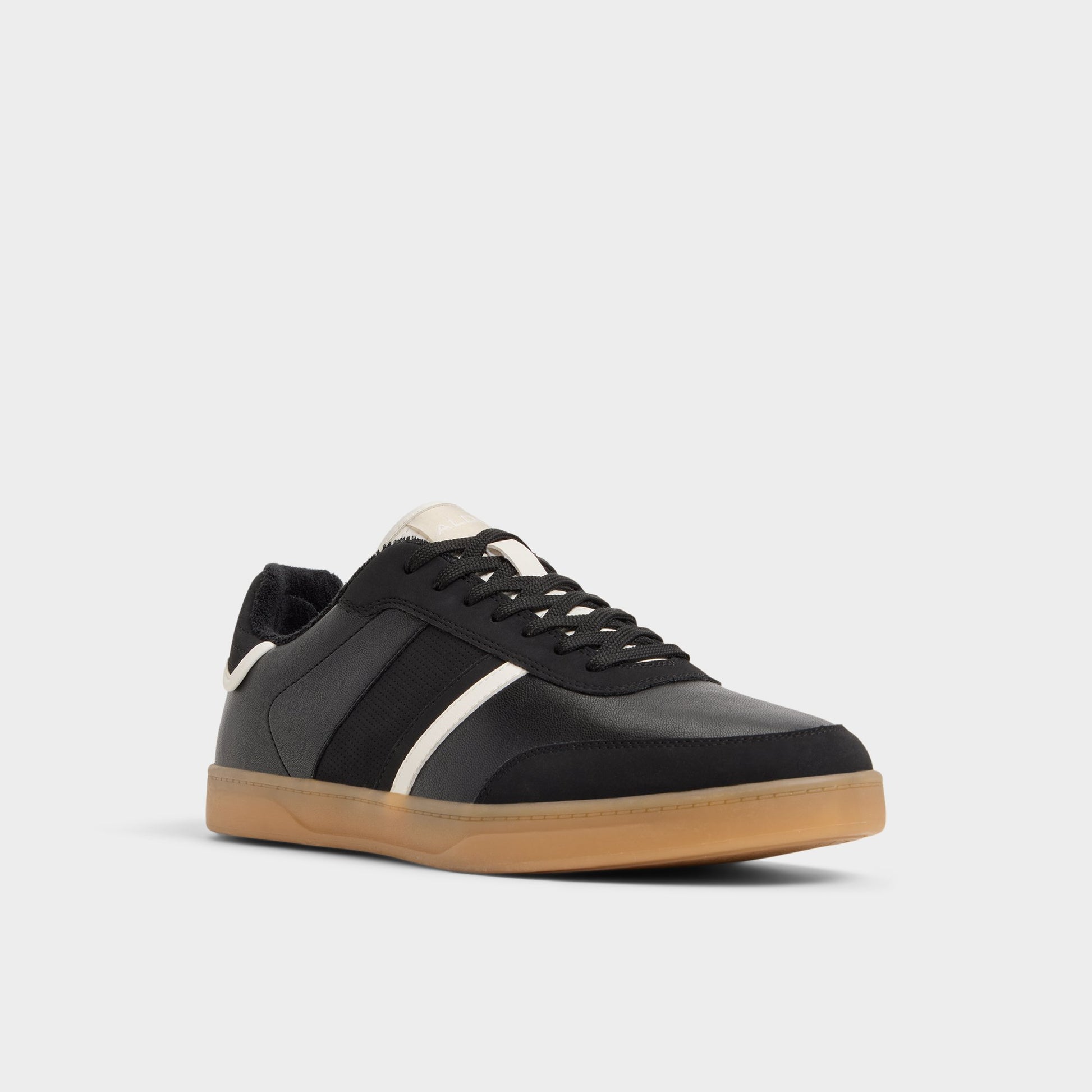 Three-quarter angle of Black Freekick Low top sneaker's front side