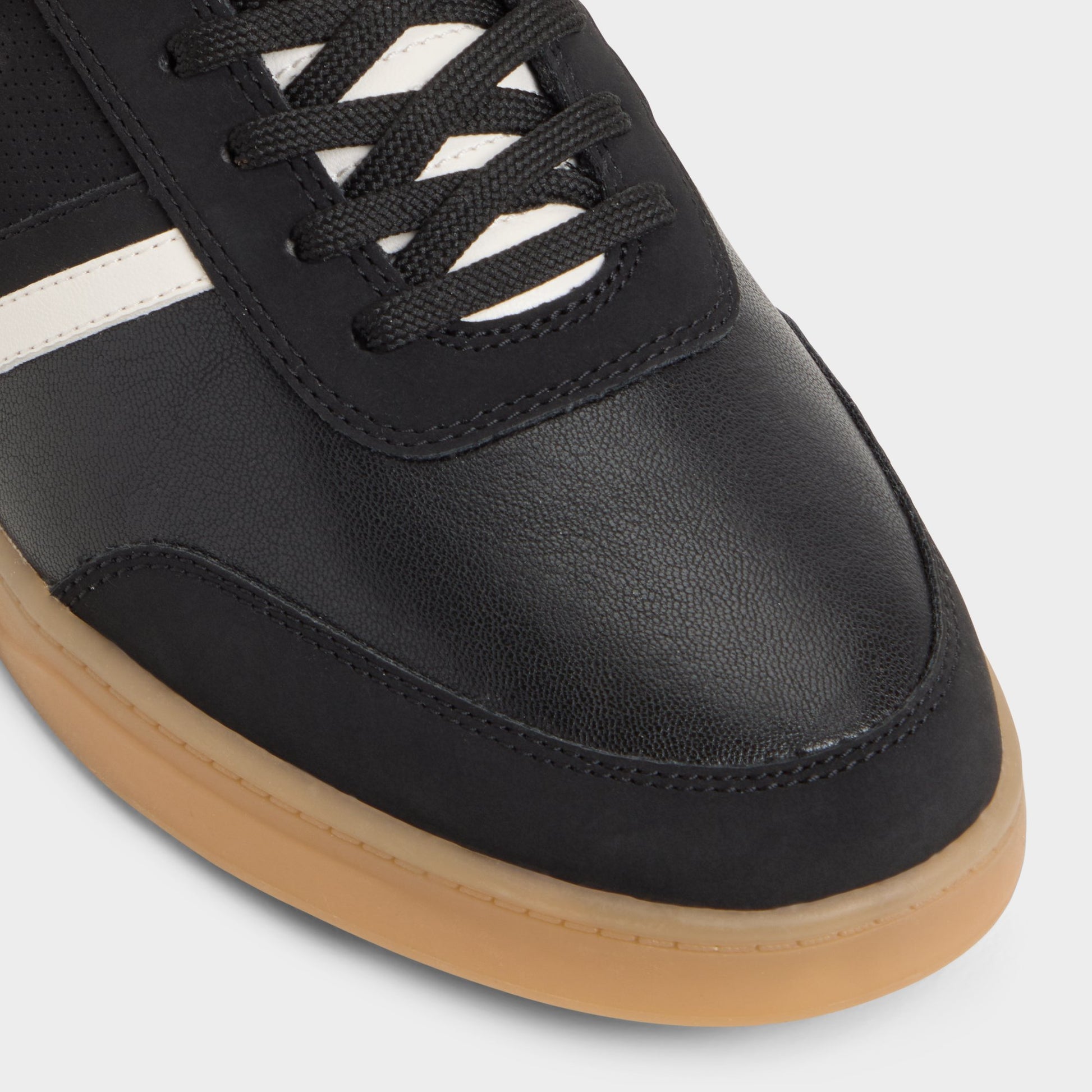 Close-up of the Black Freekick Low top sneaker