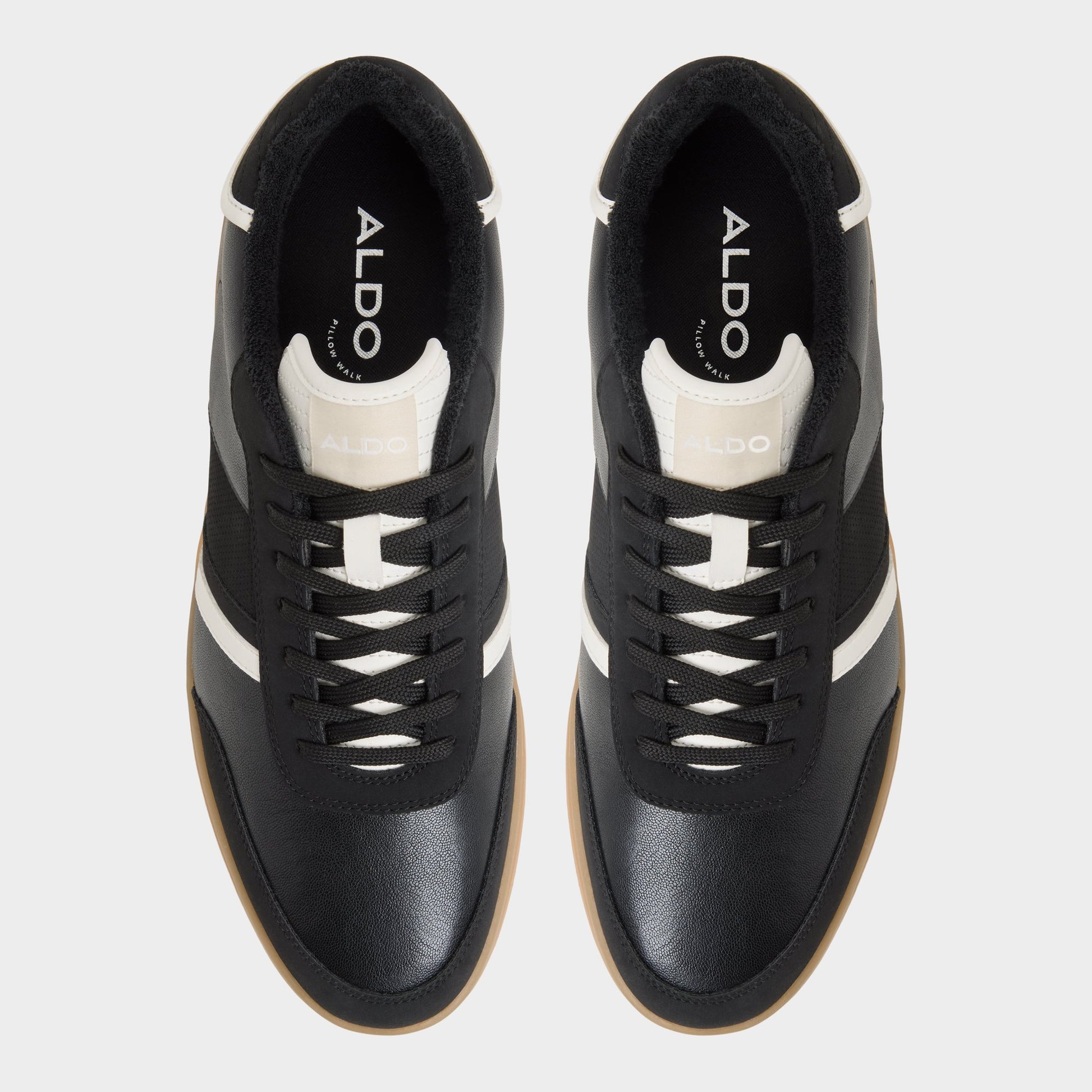 Top-down view of the Black Freekick Low top sneaker