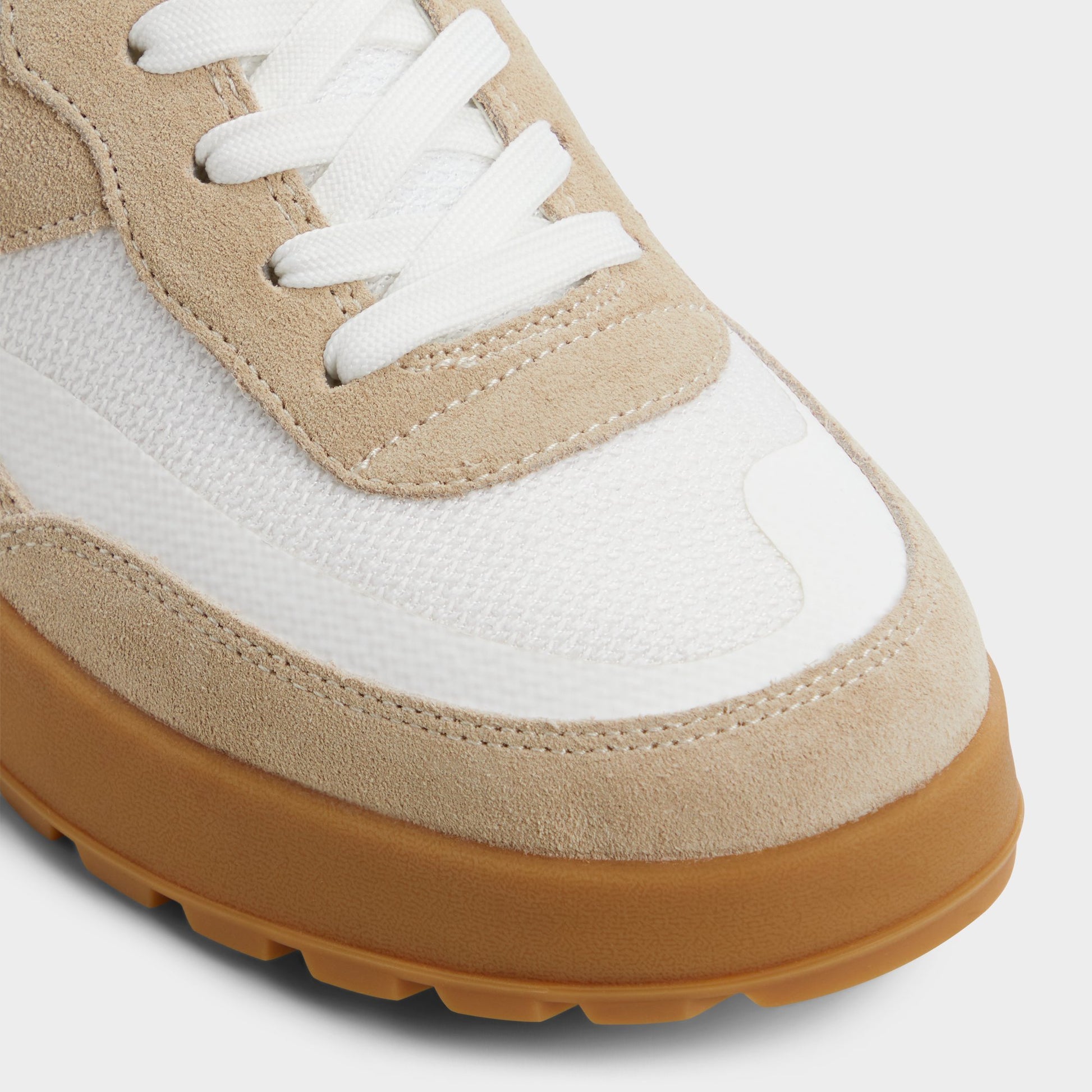Close-up of the White Julius Low top sneaker