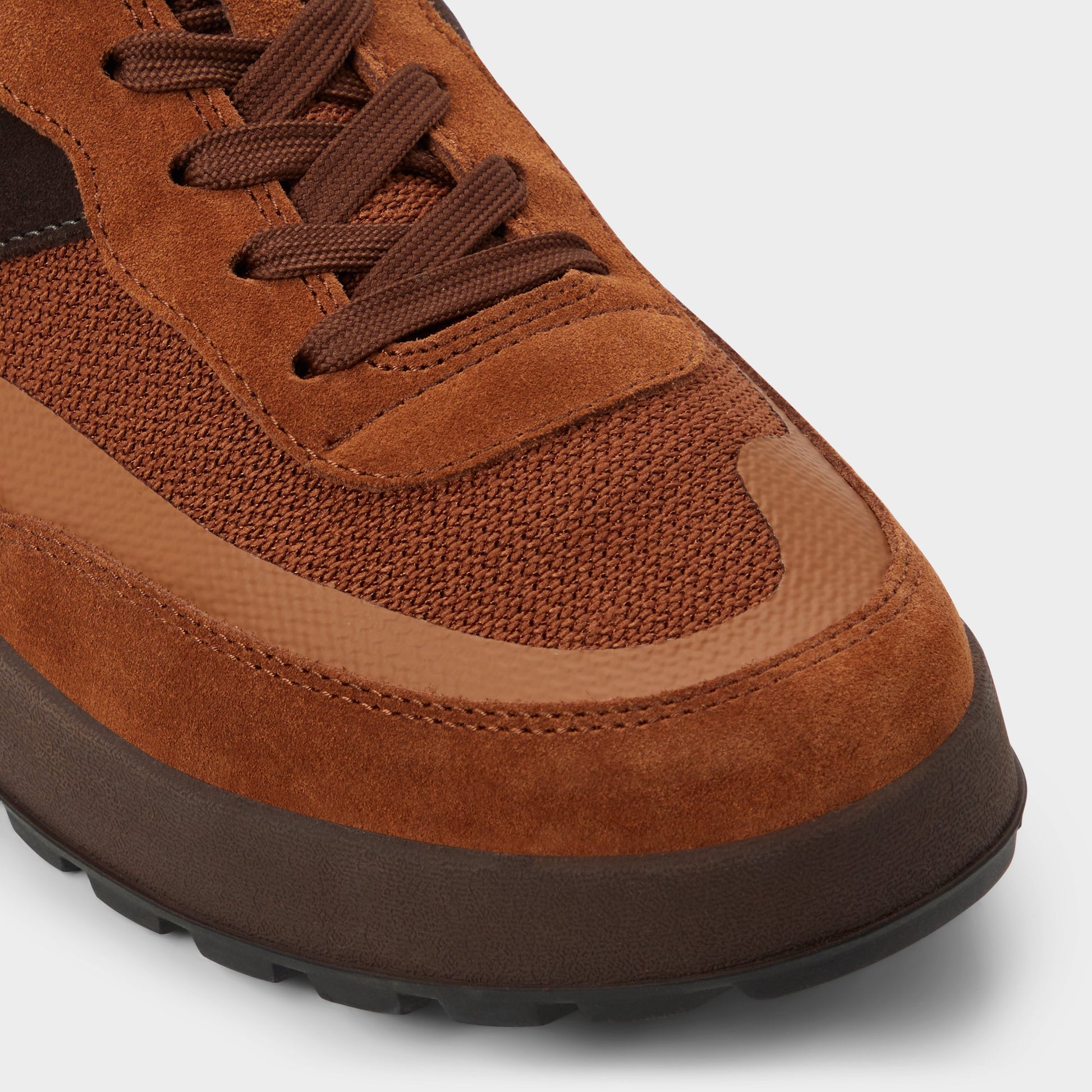 Close-up of the Brown Overflow Julius Low top sneaker