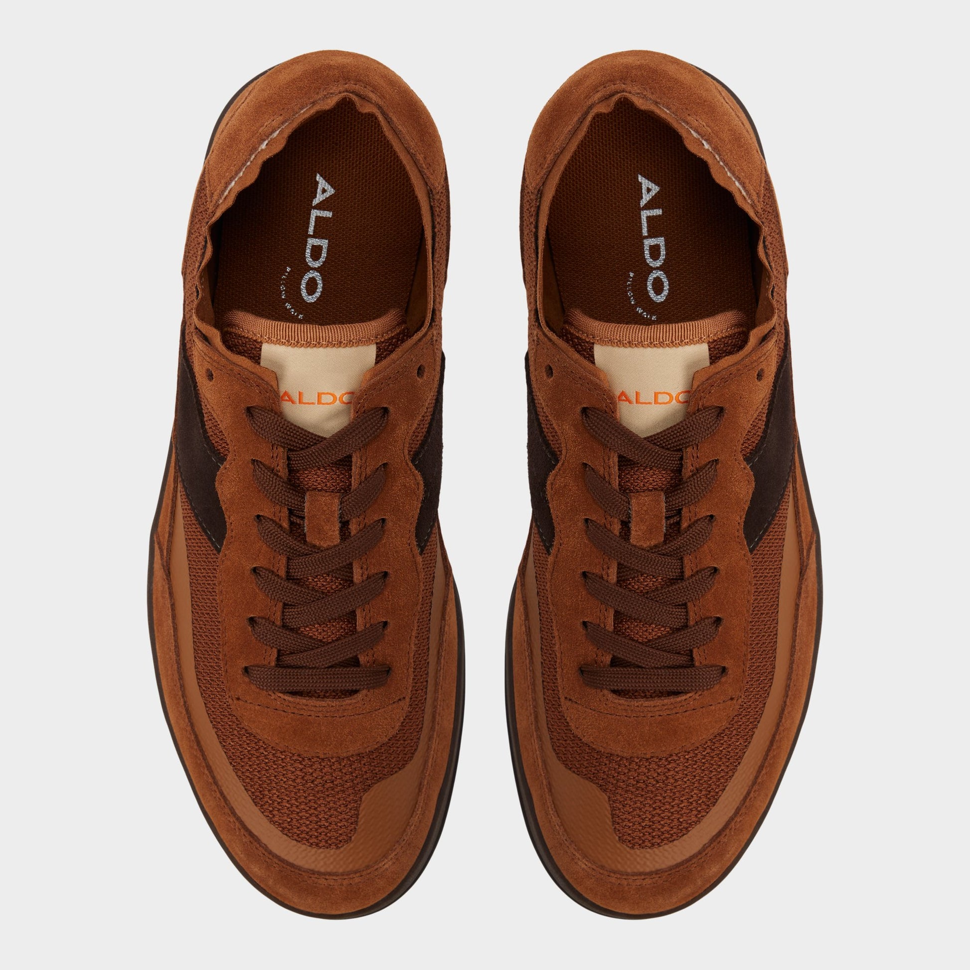 Top-down view of the Brown Overflow Julius Low top sneaker