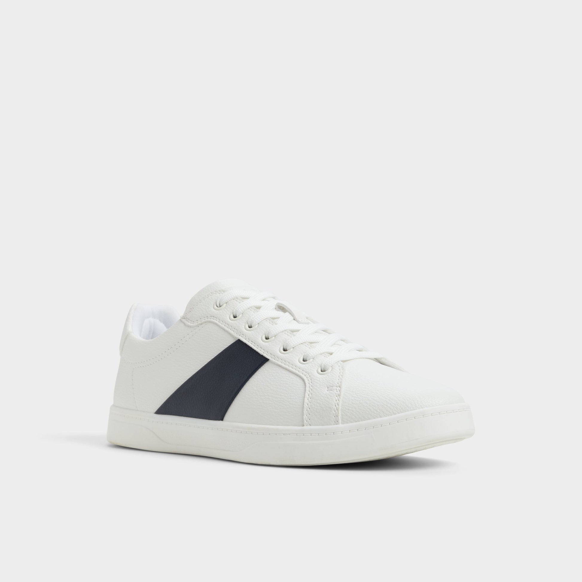 Three-quarter angle of White/Navy Ozzy Low top sneaker's front side