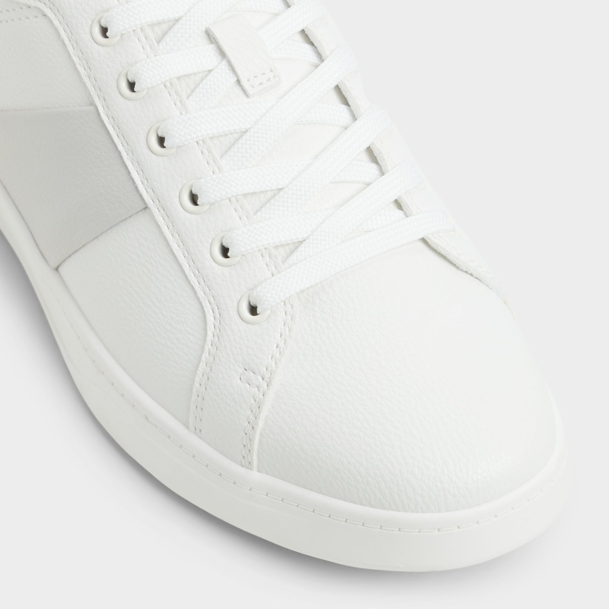 Close-up of the Other White Ozzy Low top sneaker