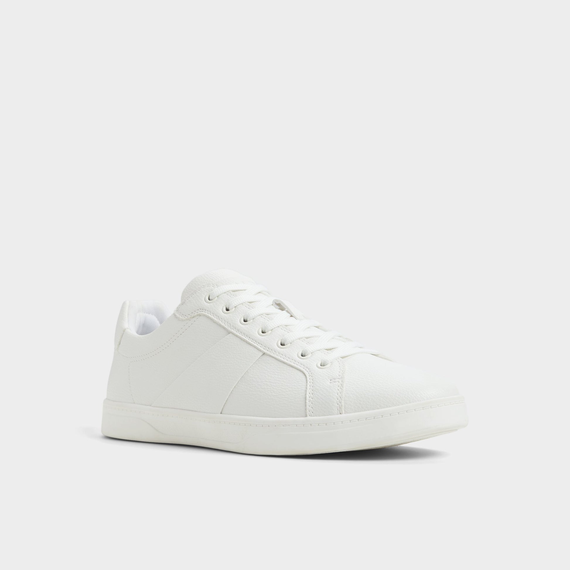 Three-quarter angle of White Ozzy Low top sneaker's front side