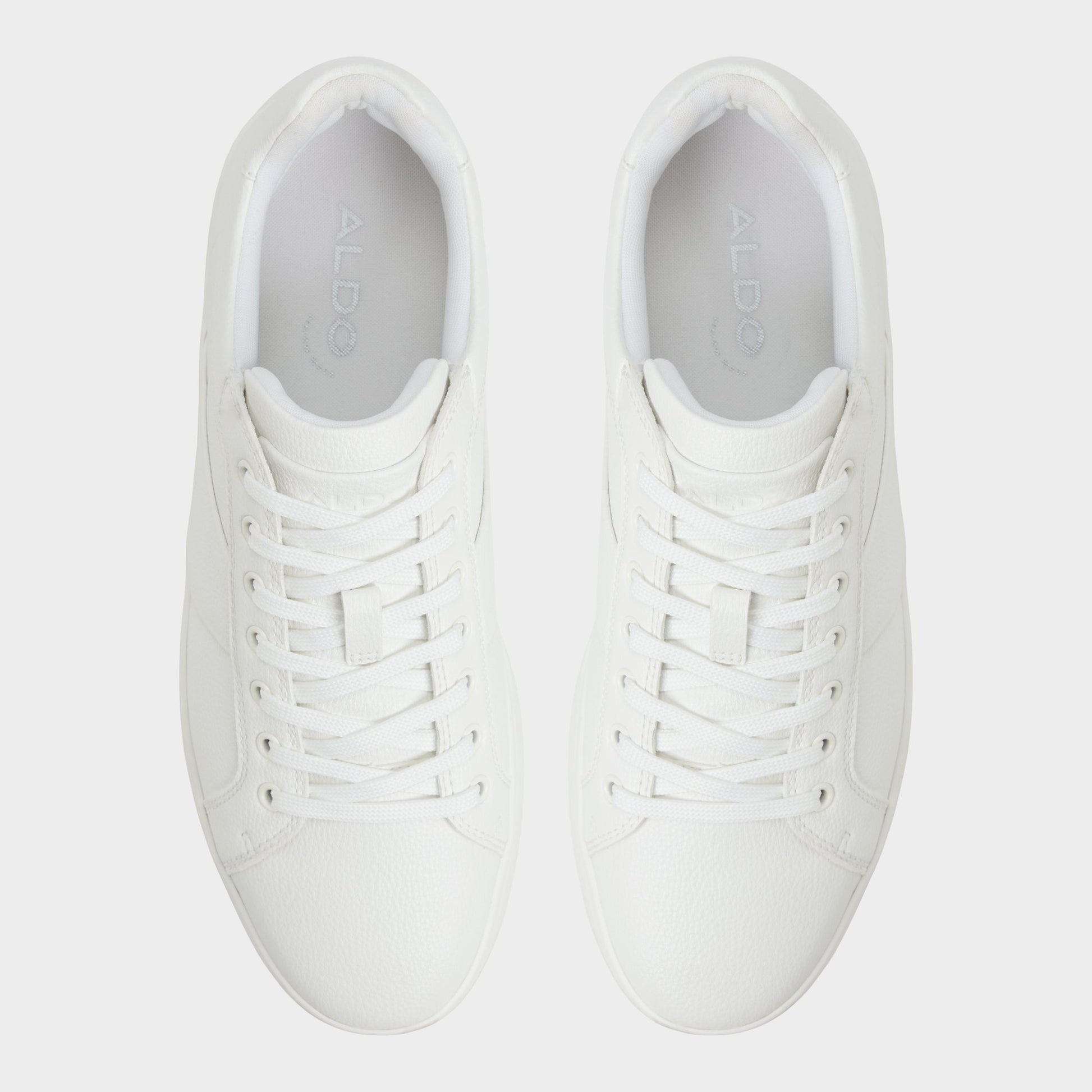 Top-down view of the White Ozzy Low top sneaker