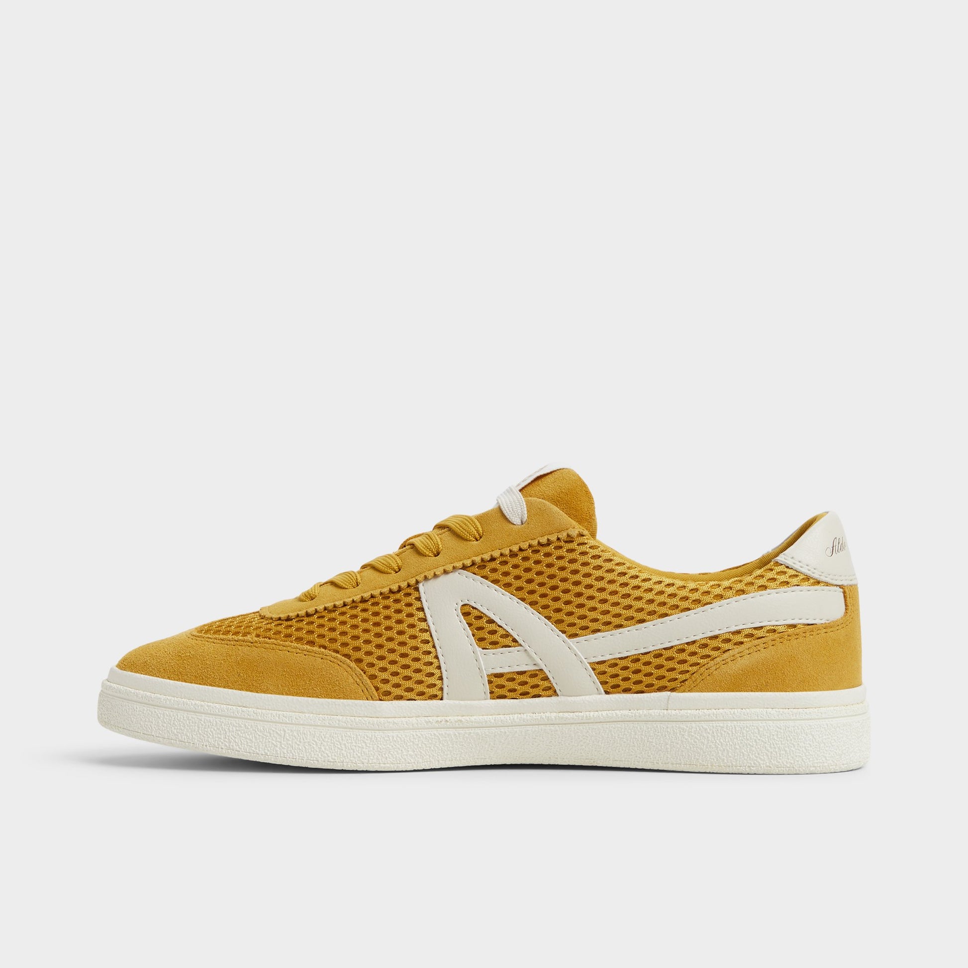 Side view of Medium Yellow Clubtrainer Low top sneaker
