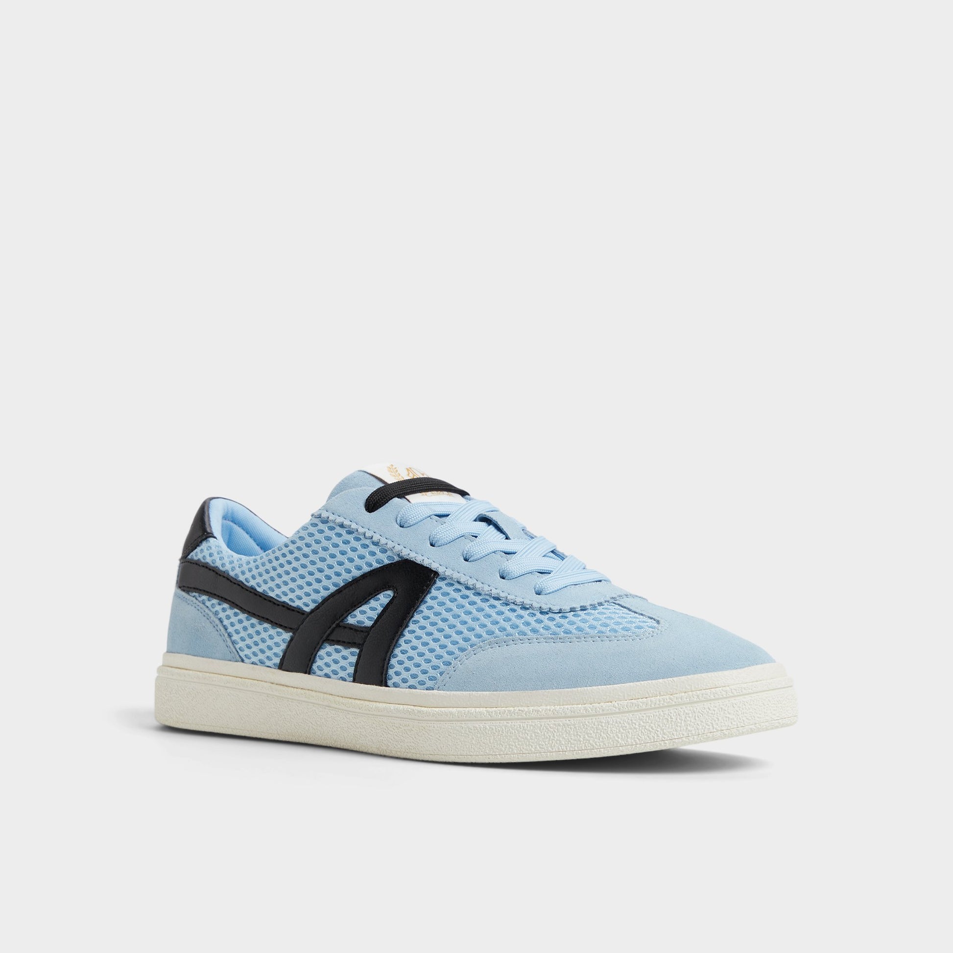 Three-quarter angle of Light Blue Clubtrainer Low top sneaker's front side