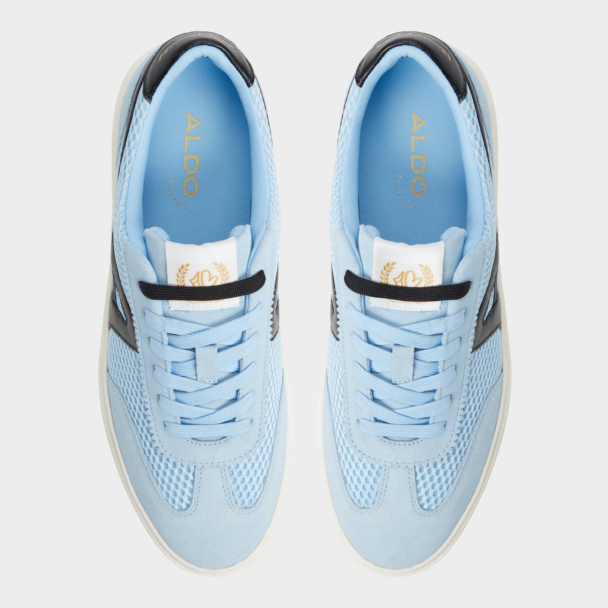 Top-down view of the Light Blue Clubtrainer Low top sneaker