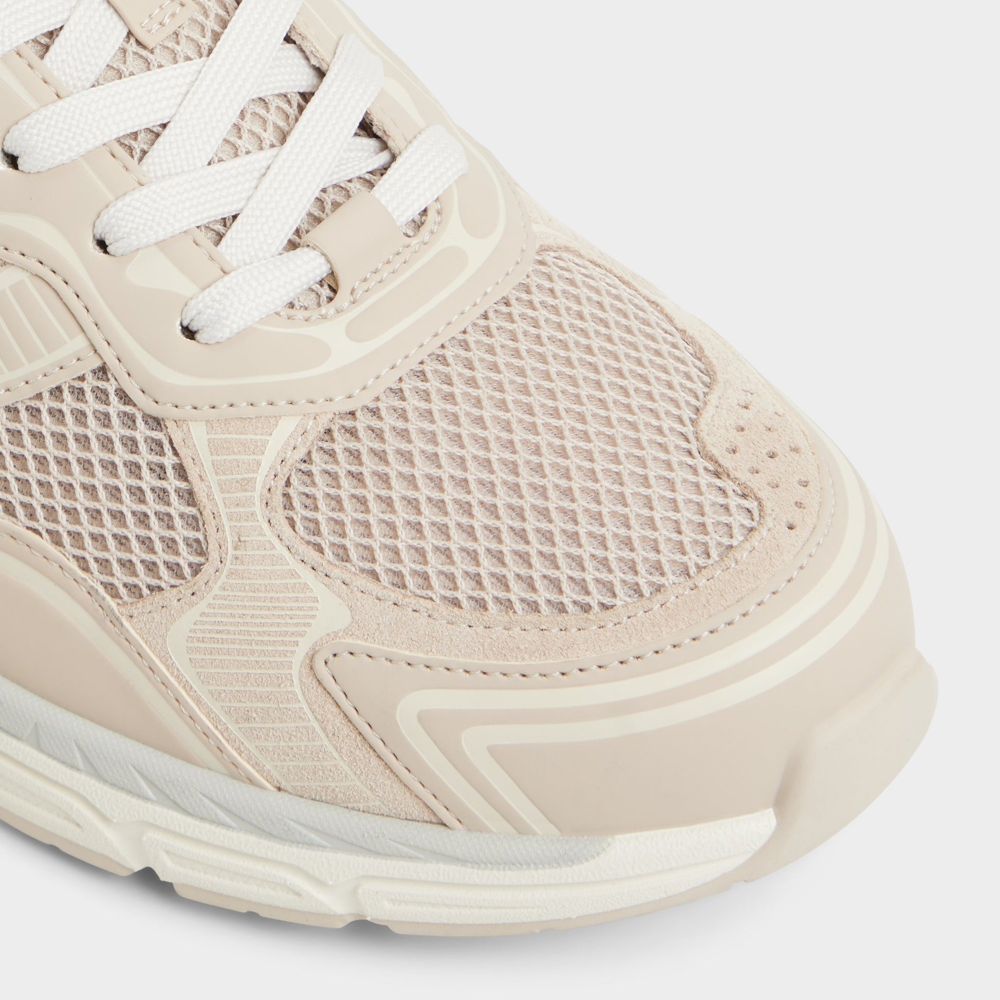 Close-up of the Taupe Blade Low top sneaker