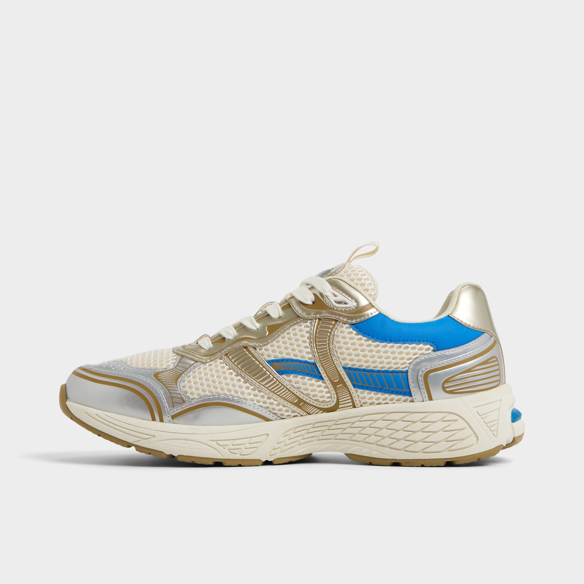 Side view of Bone Blade Low top sneaker