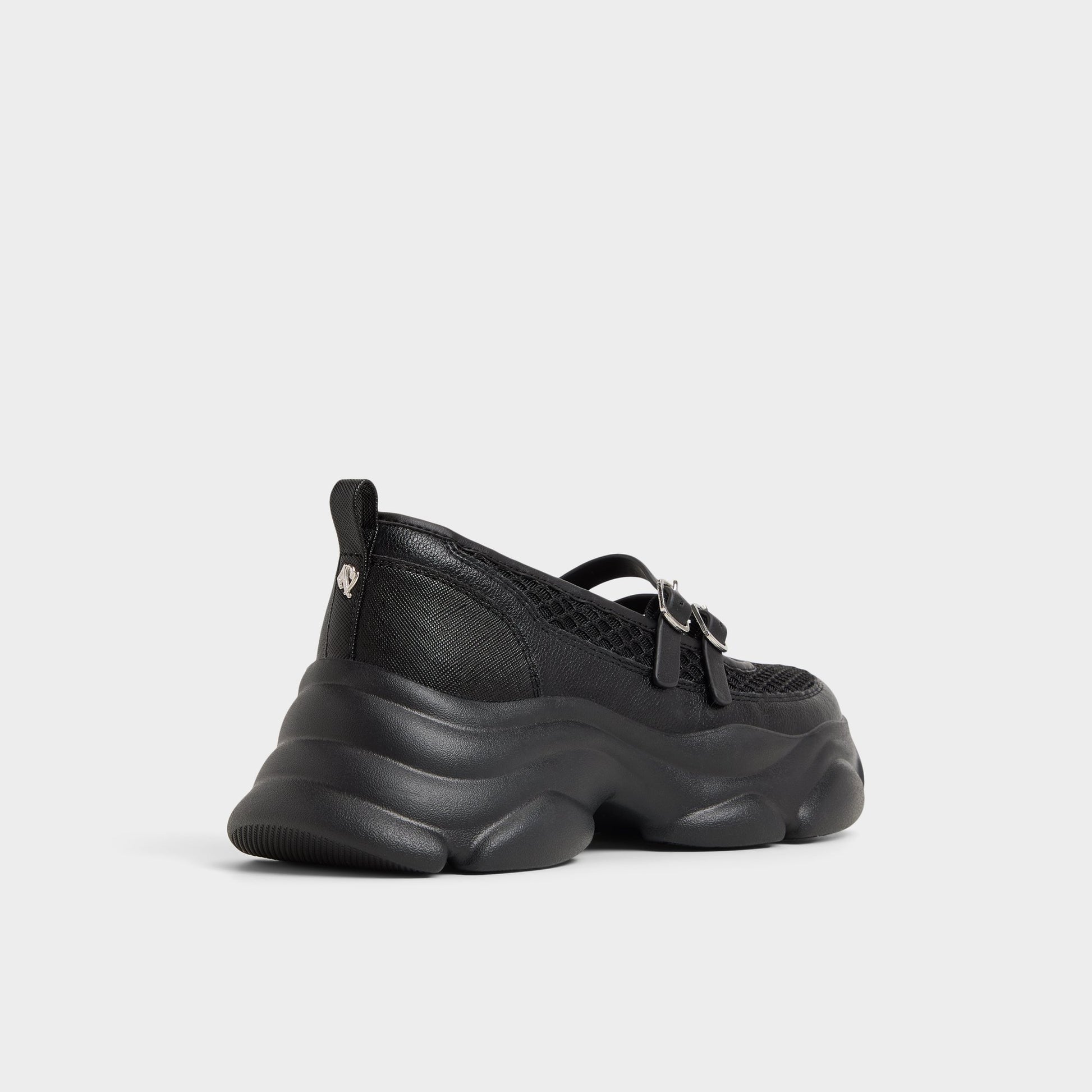 Angle de trois quarts de l'arrière de Noir Aethera Sneaker Mary Jane