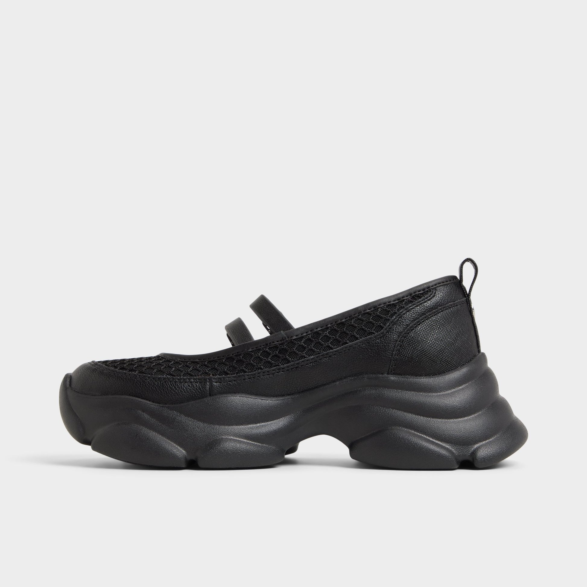 Vue latérale de Noir Aethera Sneaker Mary Jane