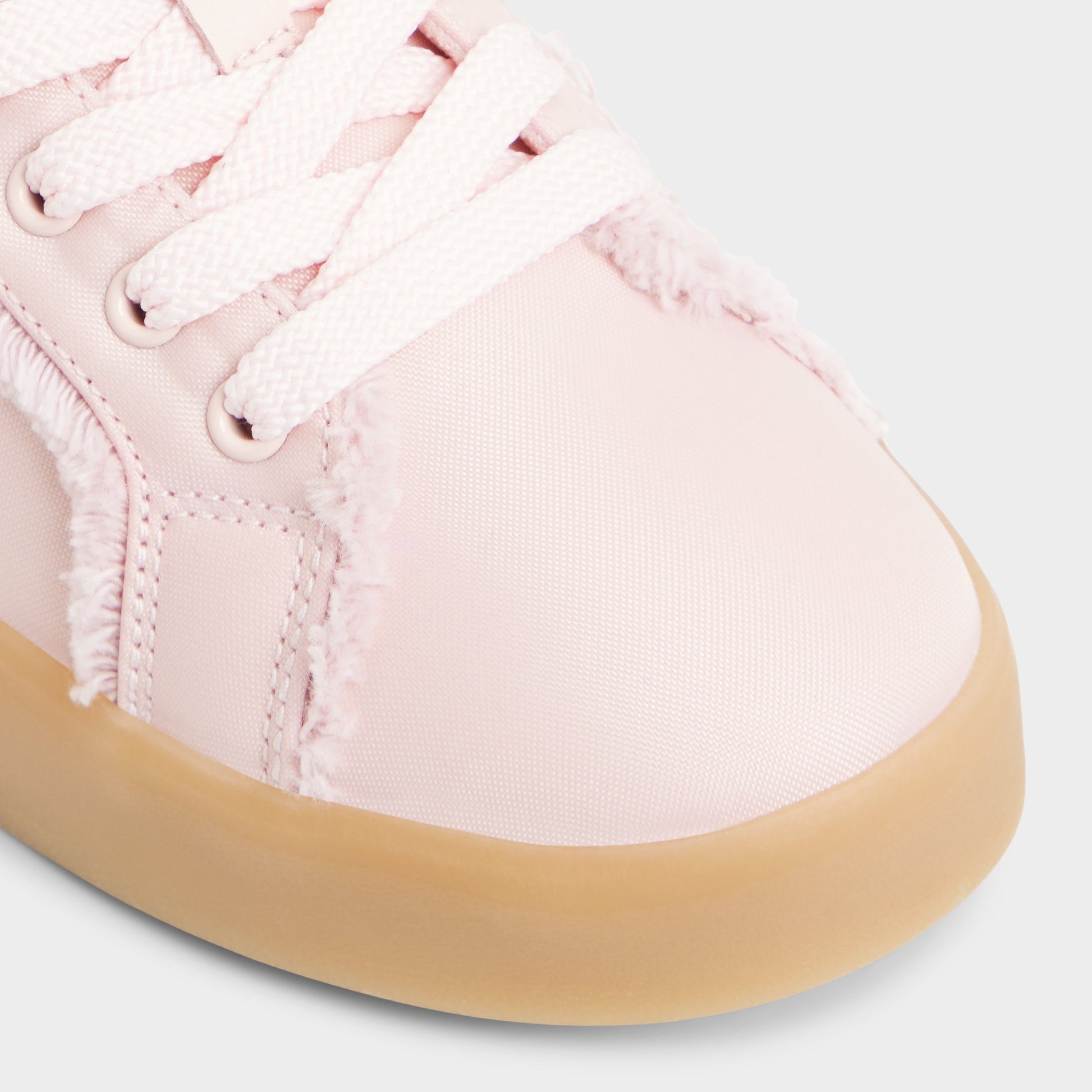 Close-up of the Light pink Mtl1972snkr-l Low top sneaker