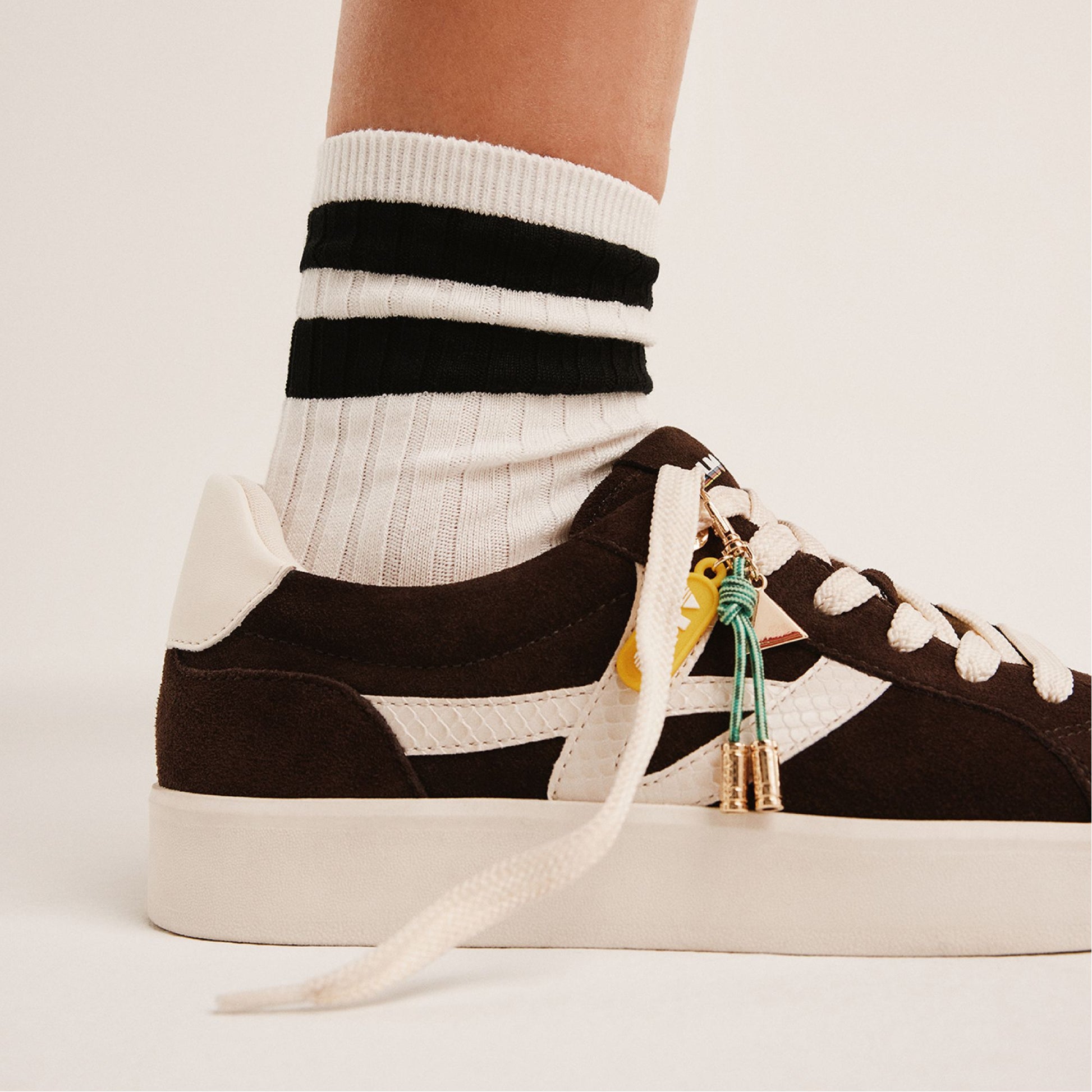 Support produit pour Mtl1972snkr-l