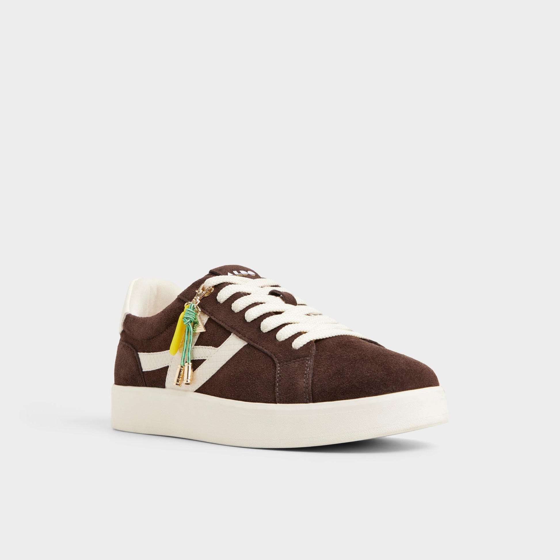 Angle de trois quarts de la face avant de Marron Foncé Mtl1972snkr-l Sneaker bas