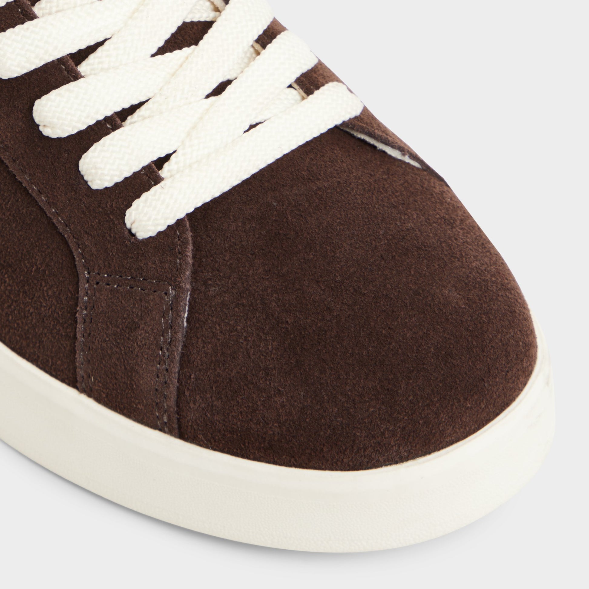 Gros plan de la Marron Foncé Mtl1972snkr-l Sneaker bas