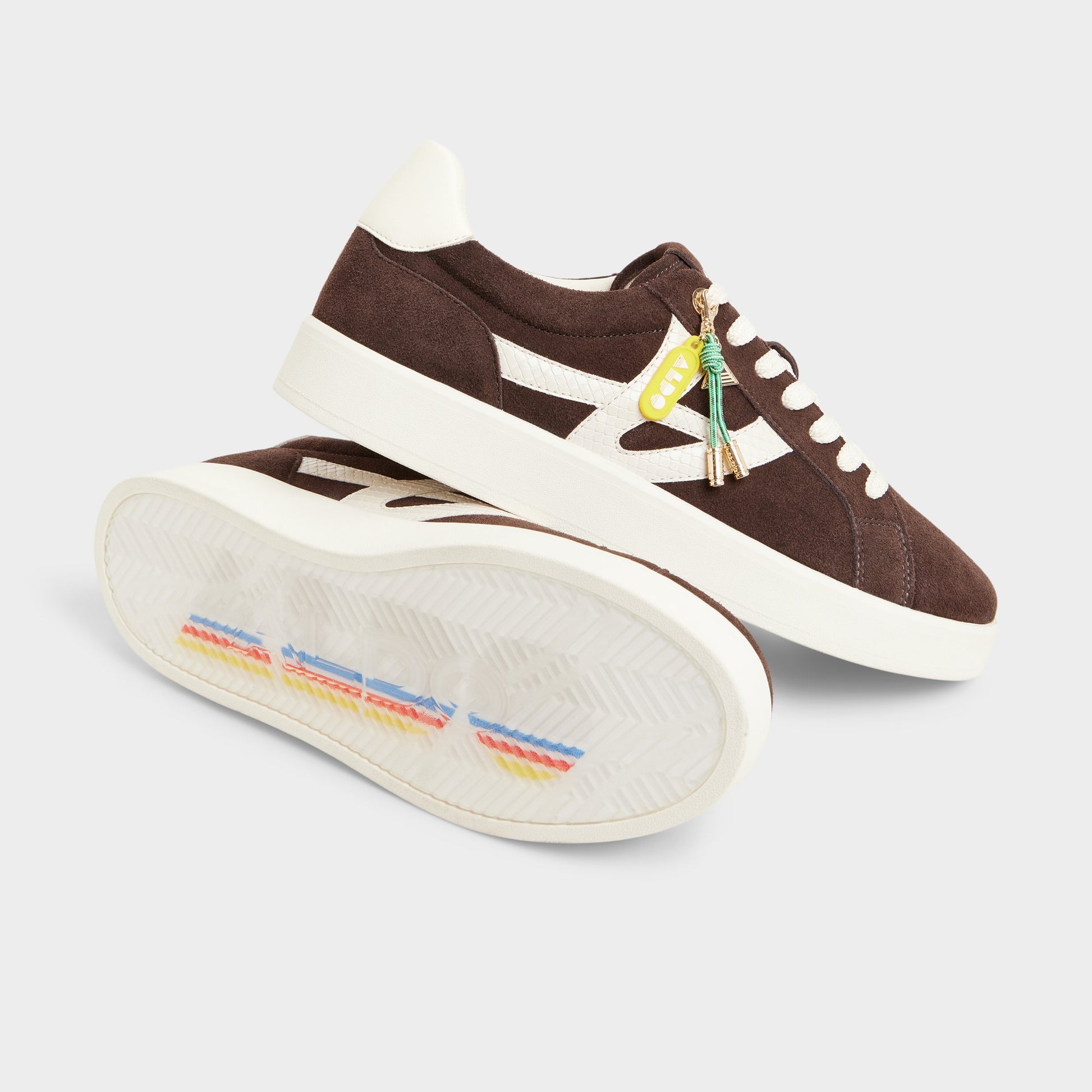 Vue en surbrillance d'une paire de Marron Foncé Mtl1972snkr-l Sneaker bas s