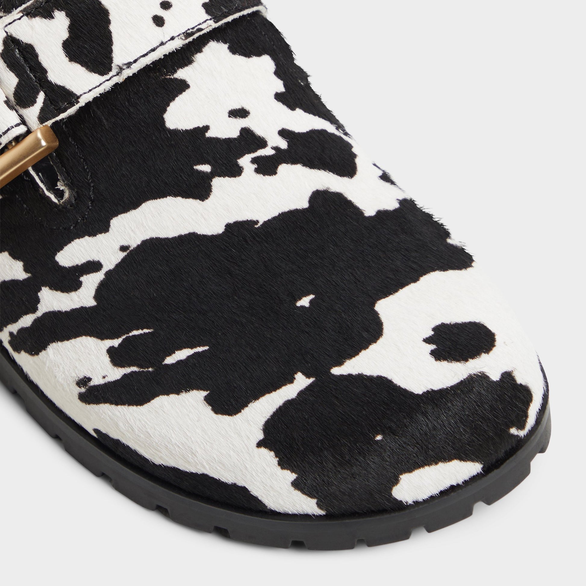 Close-up of the White/Black Viviania Mule