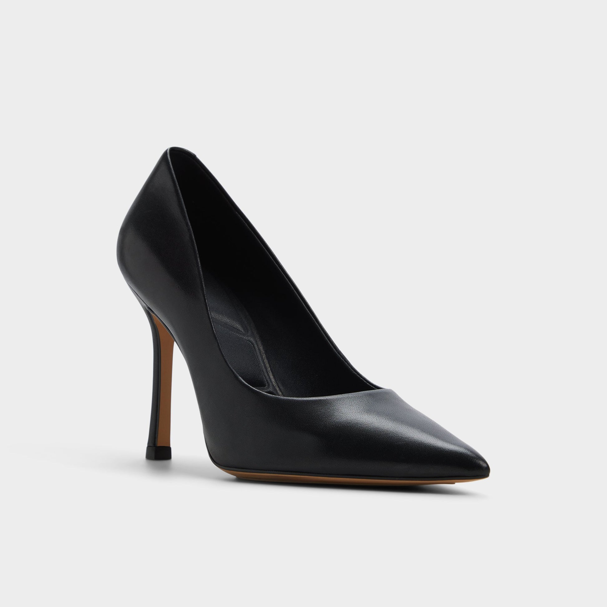Three-quarter angle of Black Stessy3.0 Pump's front side