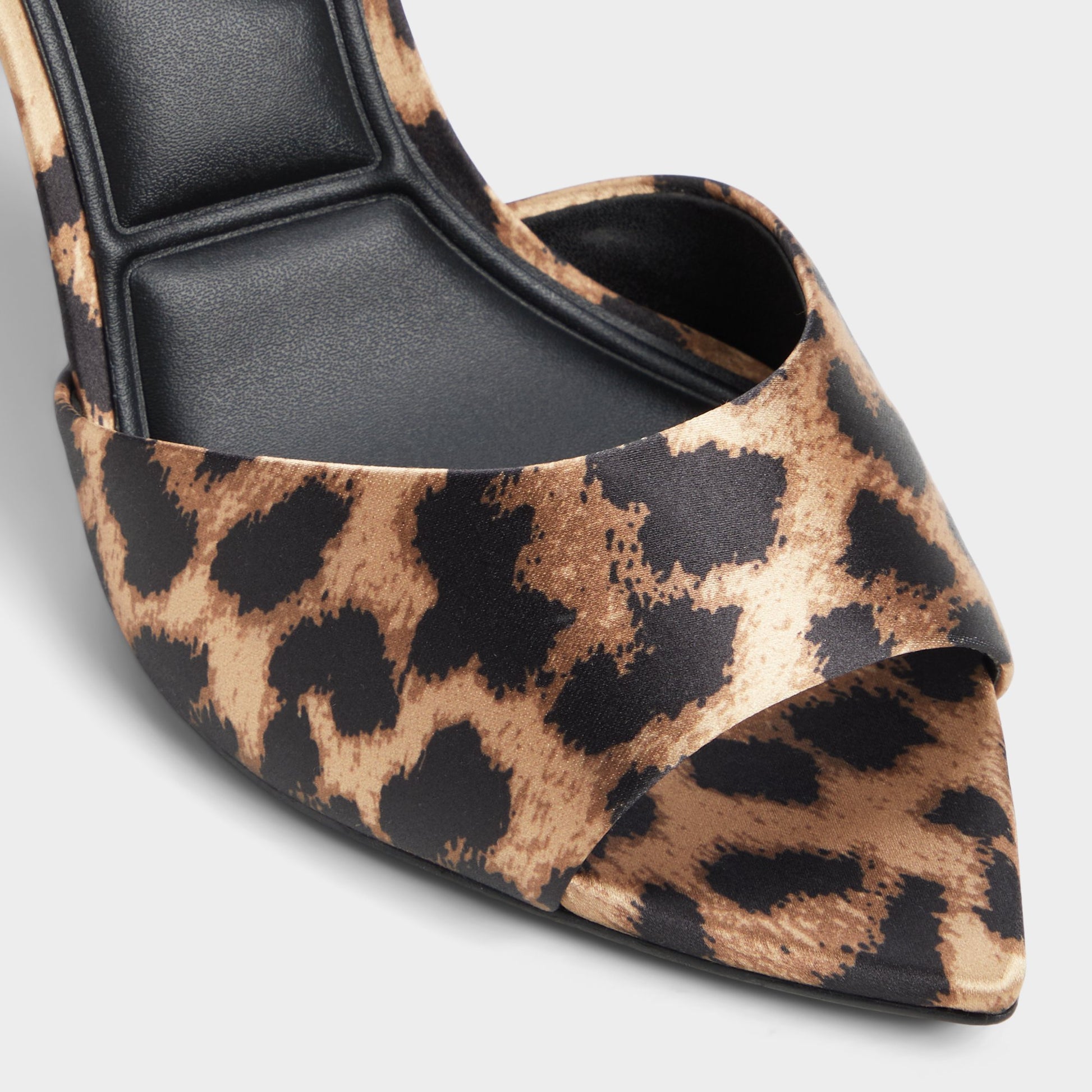 Close-up of the Brown Multi Anniebrilden Heeled mule