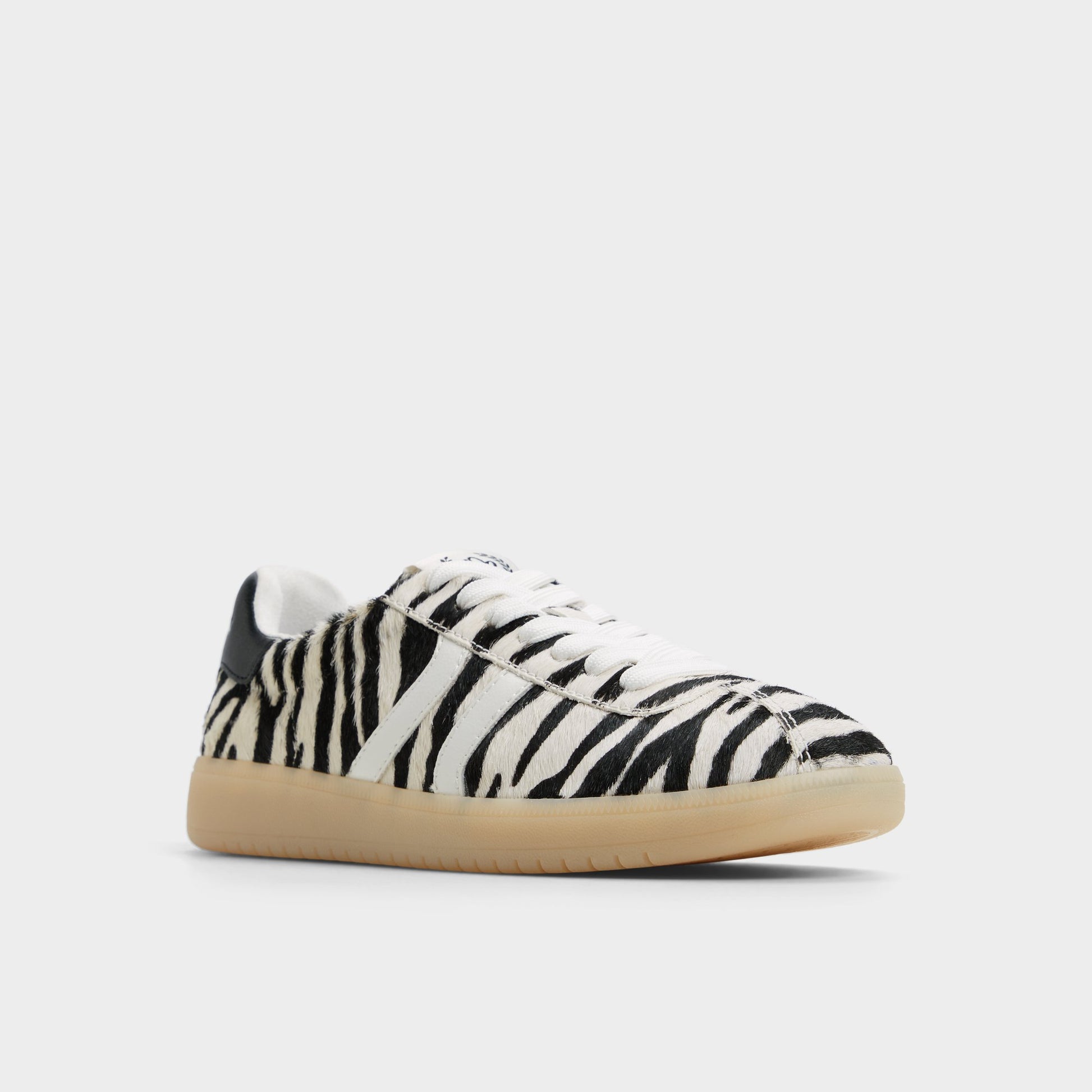 Three-quarter angle of White/Black Chicsneaker Low top sneaker's front side