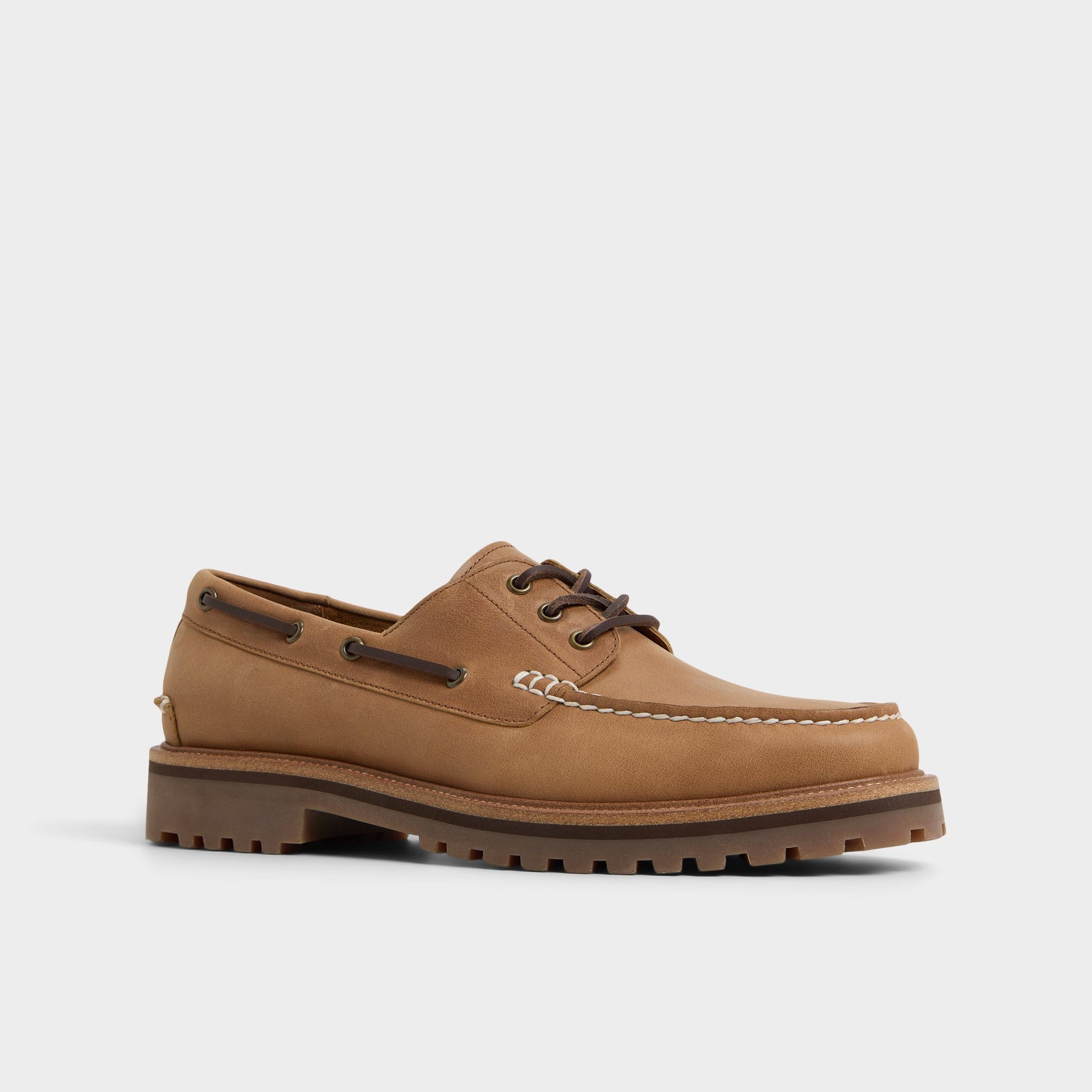 Angle de trois quarts de la face avant de Cognac Cedric Chaussures nautiques