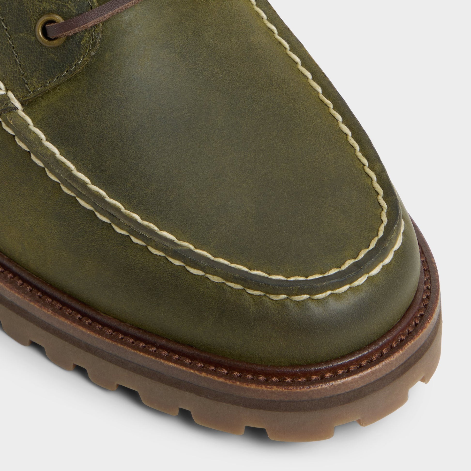 Gros plan de la Kaki Cedric Chaussures nautiques
