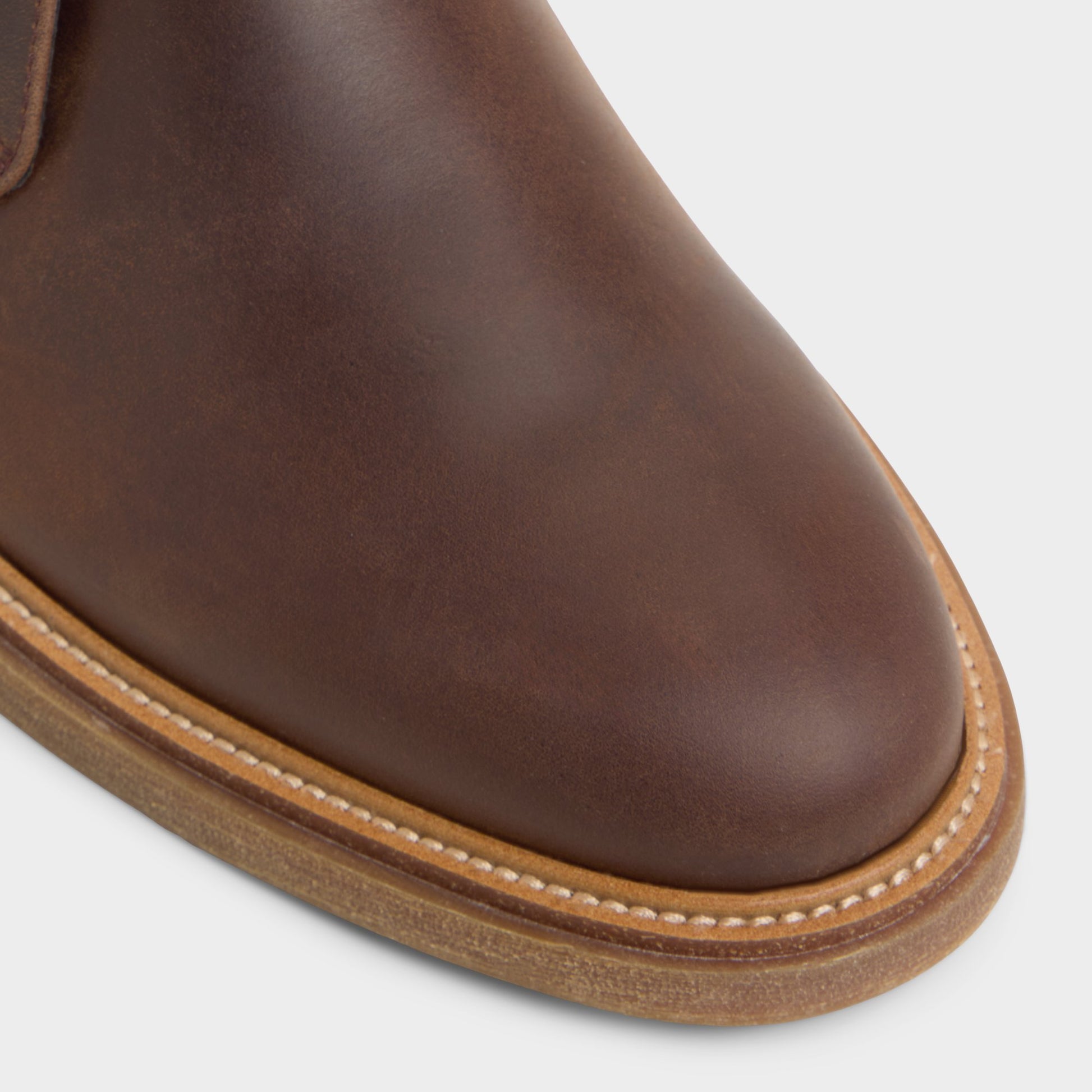 Gros plan de la Débordement Marron Jefrey Botte Chukka