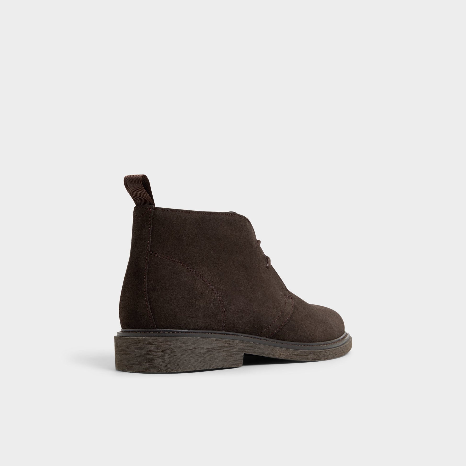 Angle de trois quarts de l'arrière de Marron Foncé Jefrey Botte Chukka